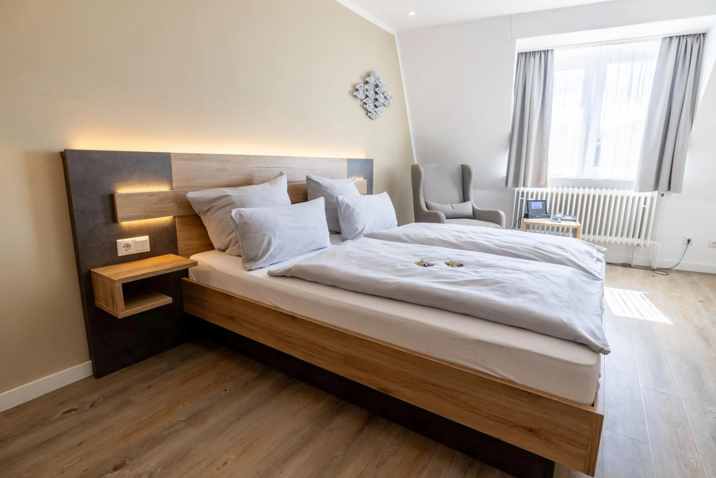 Photo of the whole room, Bed in Hotel Lüttje Burg