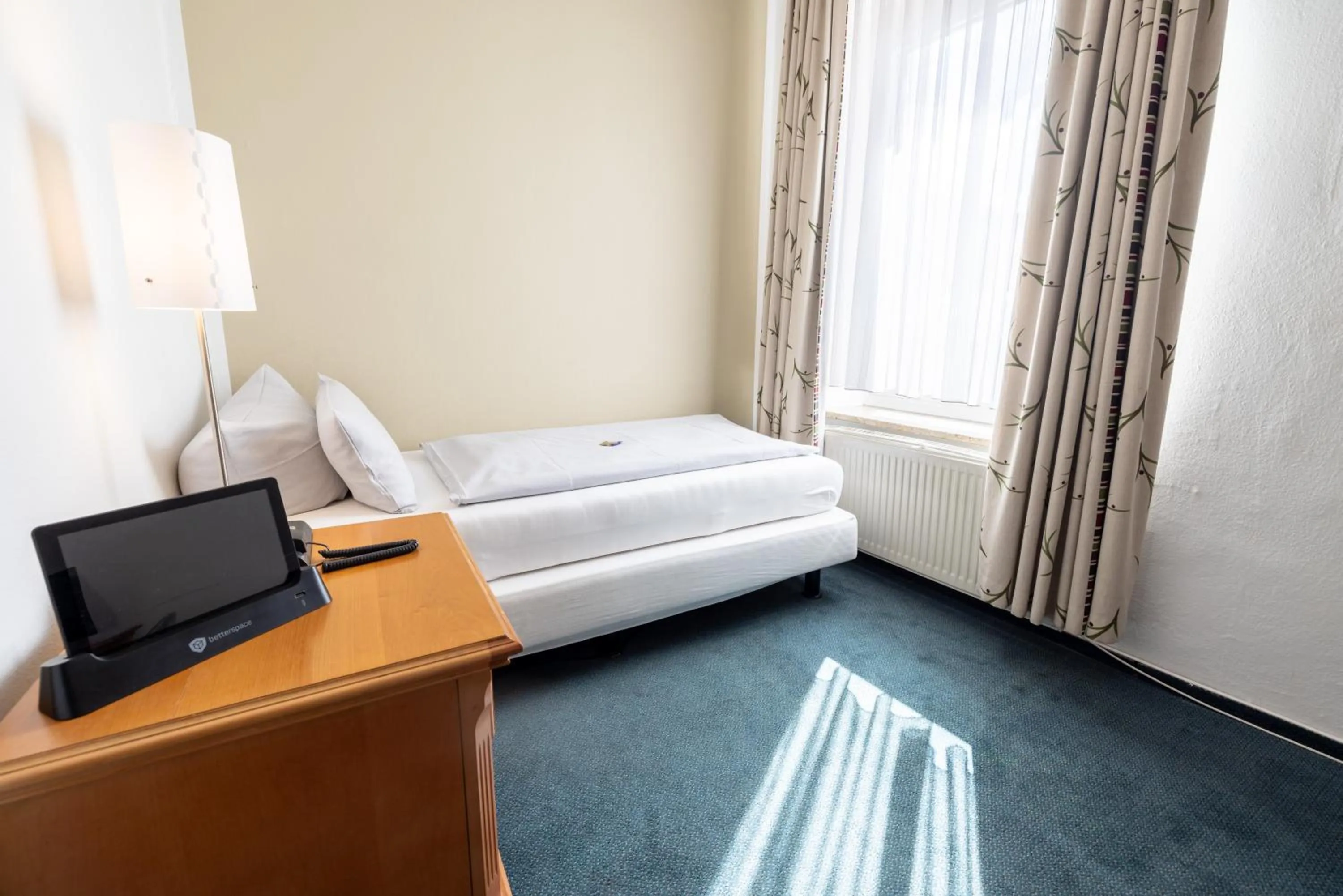 Photo of the whole room, Bed in Hotel Lüttje Burg