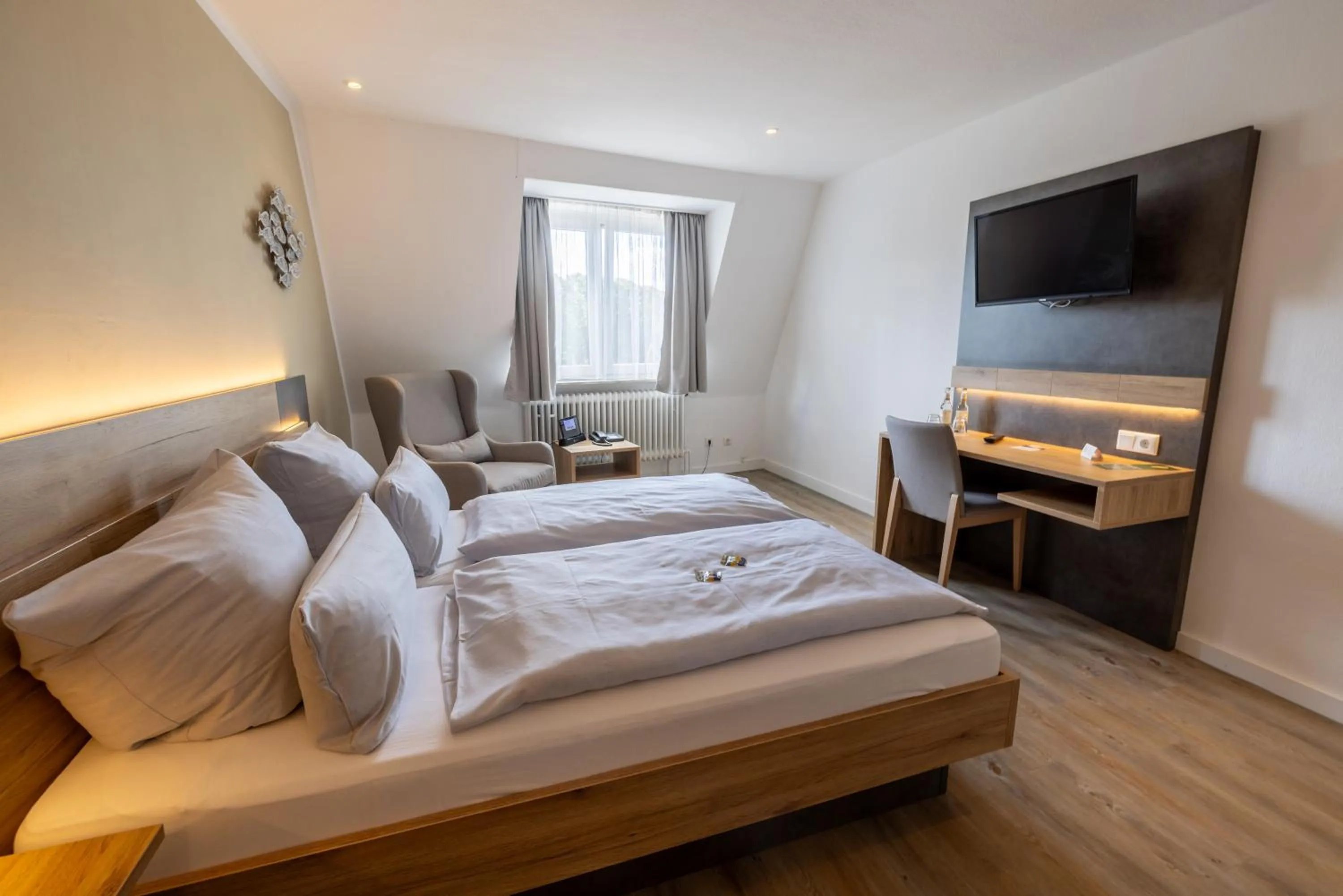 Photo of the whole room, Bed in Hotel Lüttje Burg