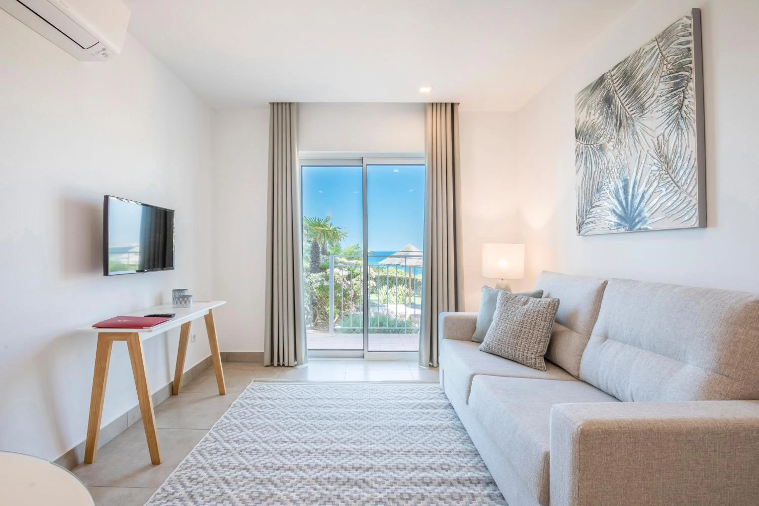 Living room in Clube Porto Mos - Sunplace Hotels & Beach Resort