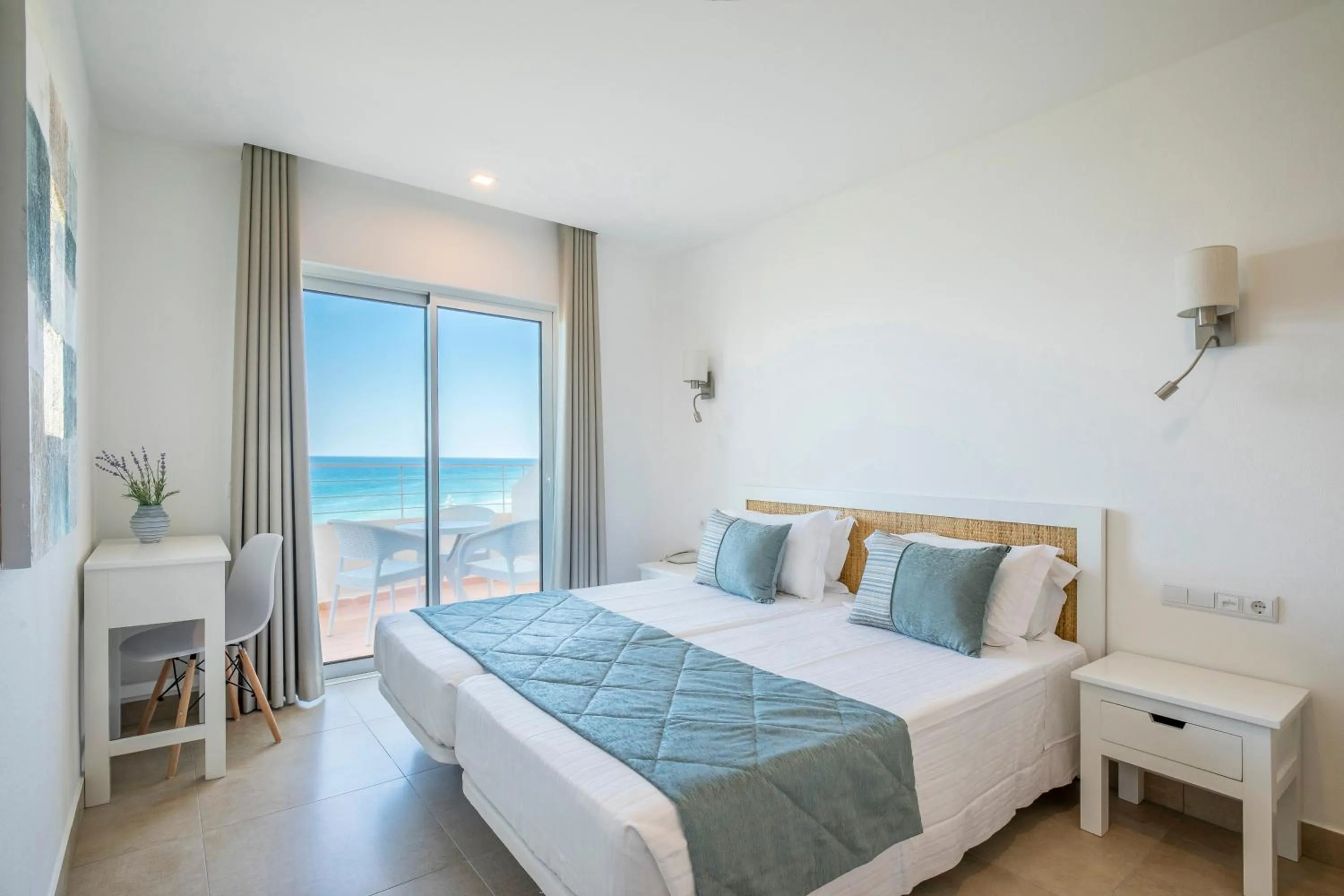 Bed in Clube Porto Mos - Sunplace Hotels & Beach Resort