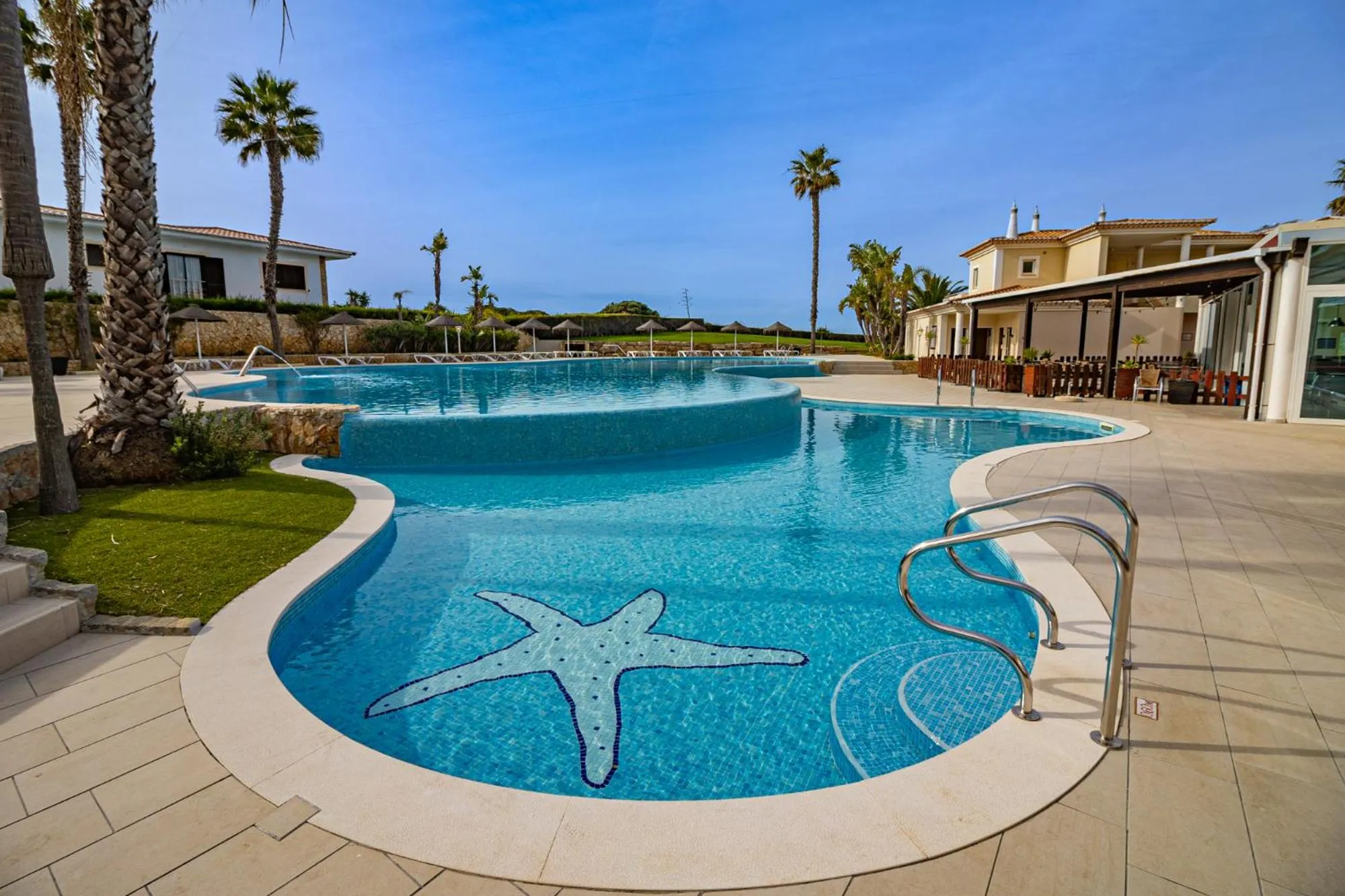Swimming pool in Clube Porto Mos - Sunplace Hotels & Beach Resort