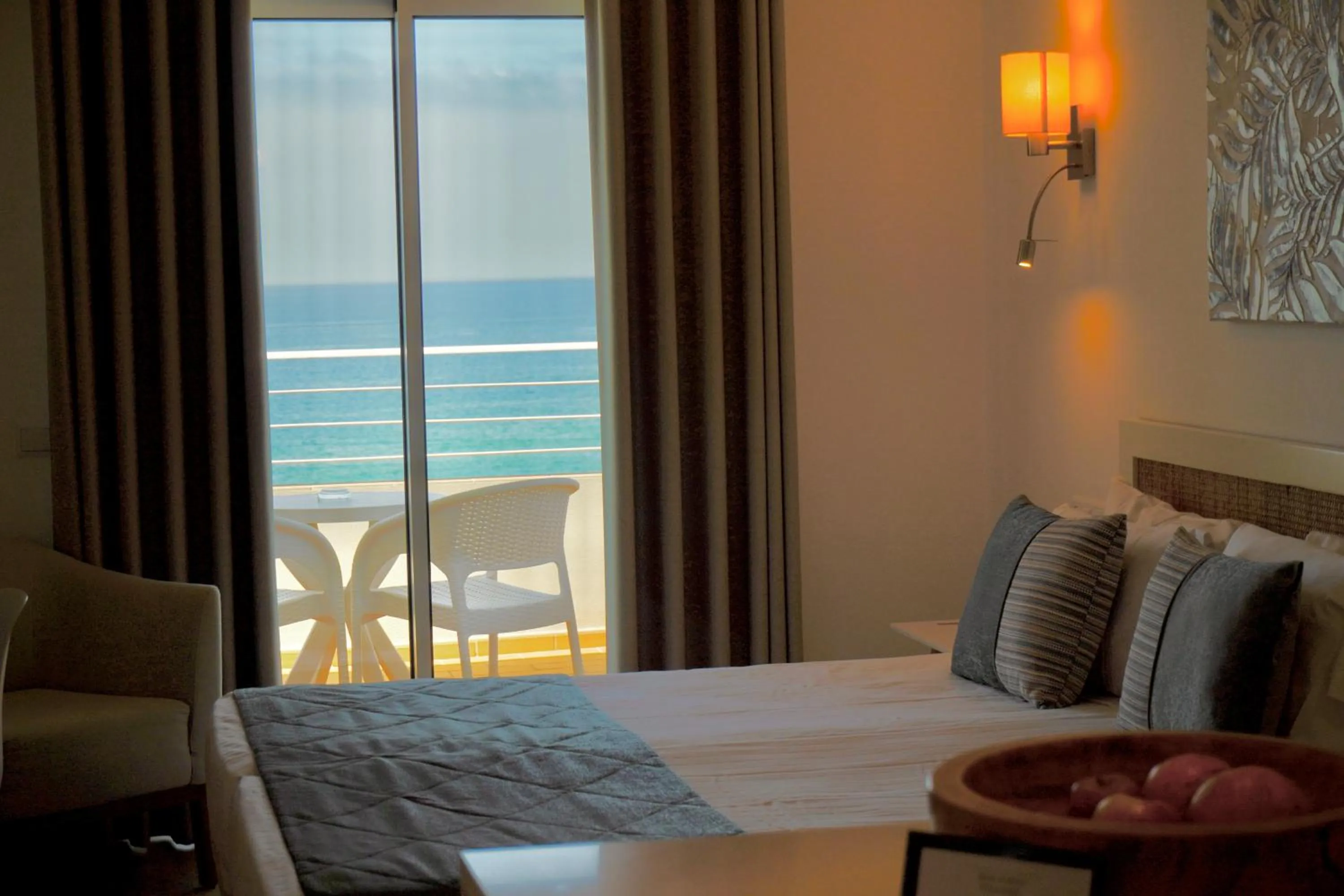 Bedroom, Bed in Clube Porto Mos - Sunplace Hotels & Beach Resort