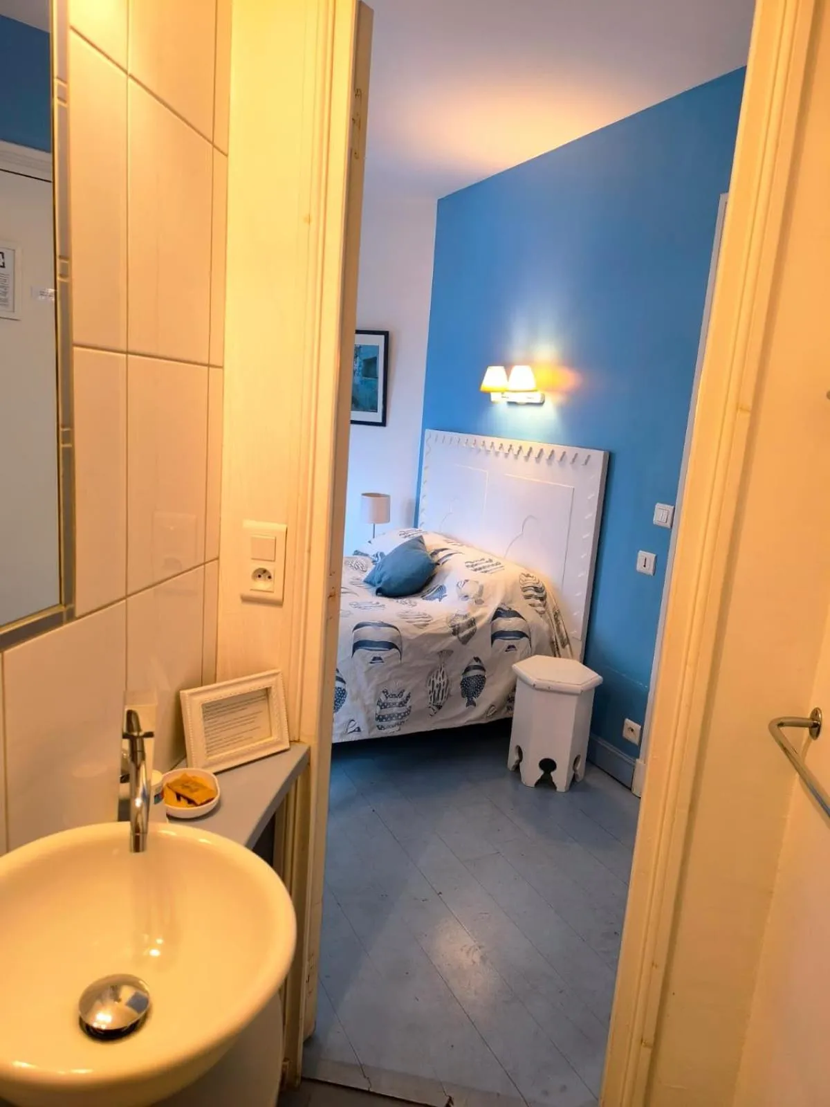 Toilet, Bed in Hotel L'Astrolabe