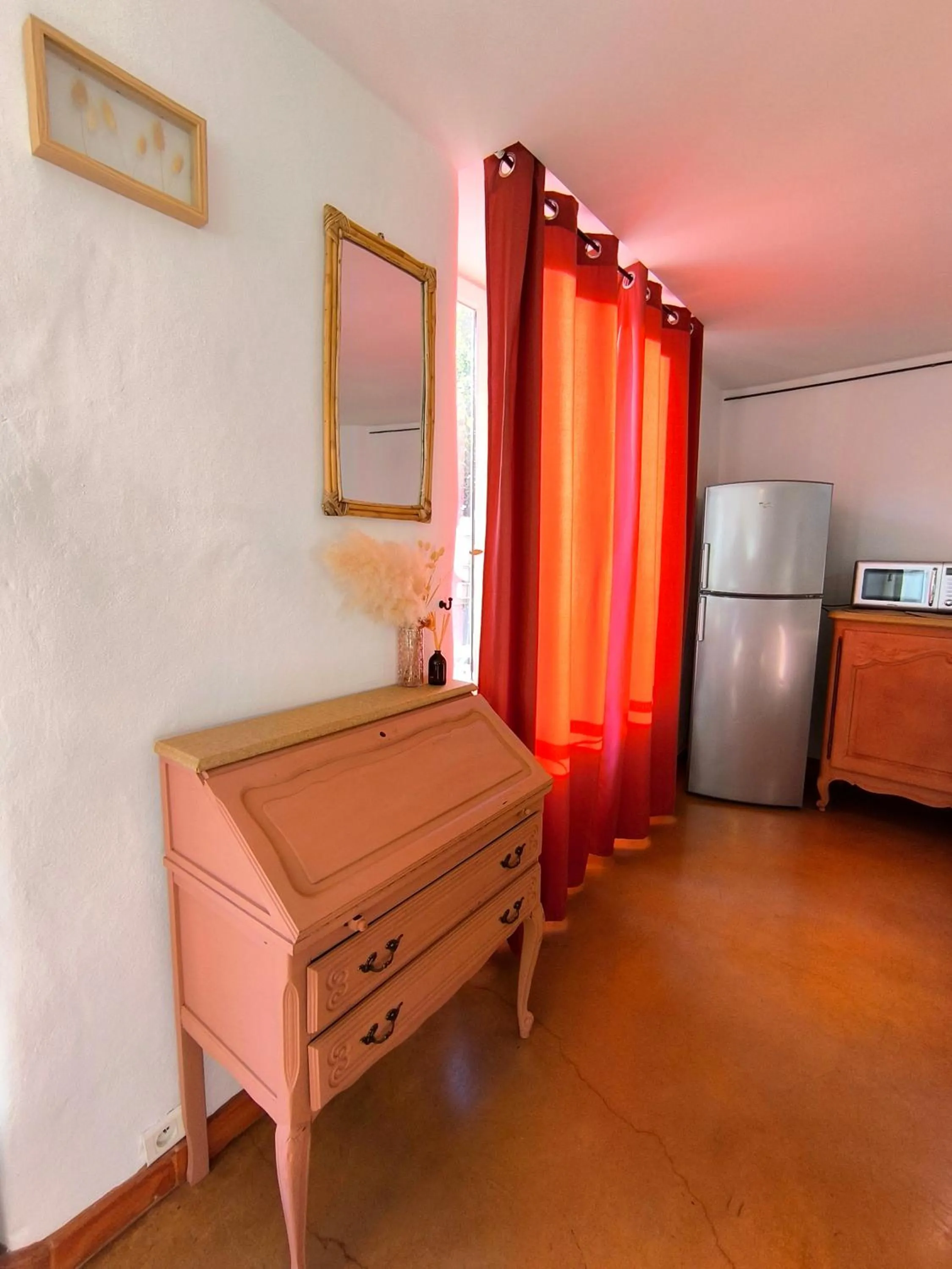 Communal lounge/ TV room in Hotel L'Astrolabe