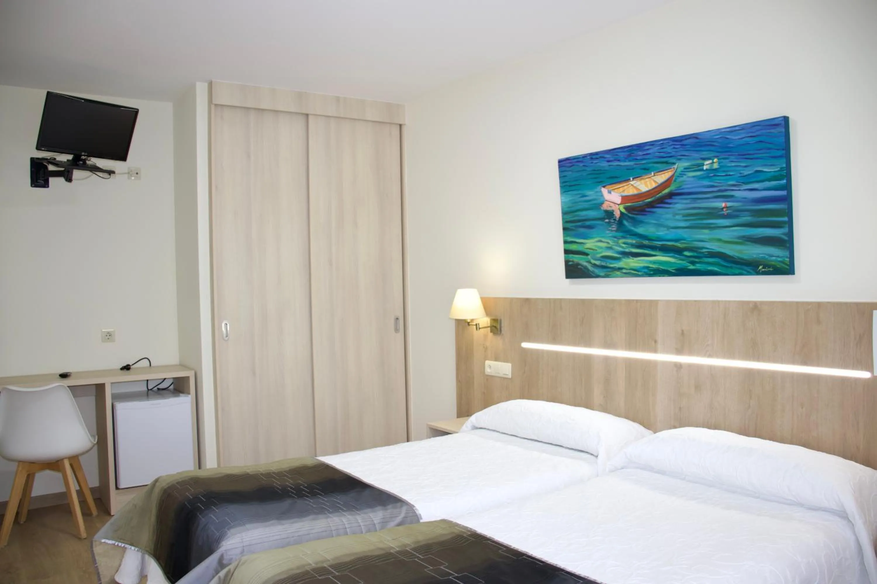 TV and multimedia, Bed in Hotel Playa de Lago