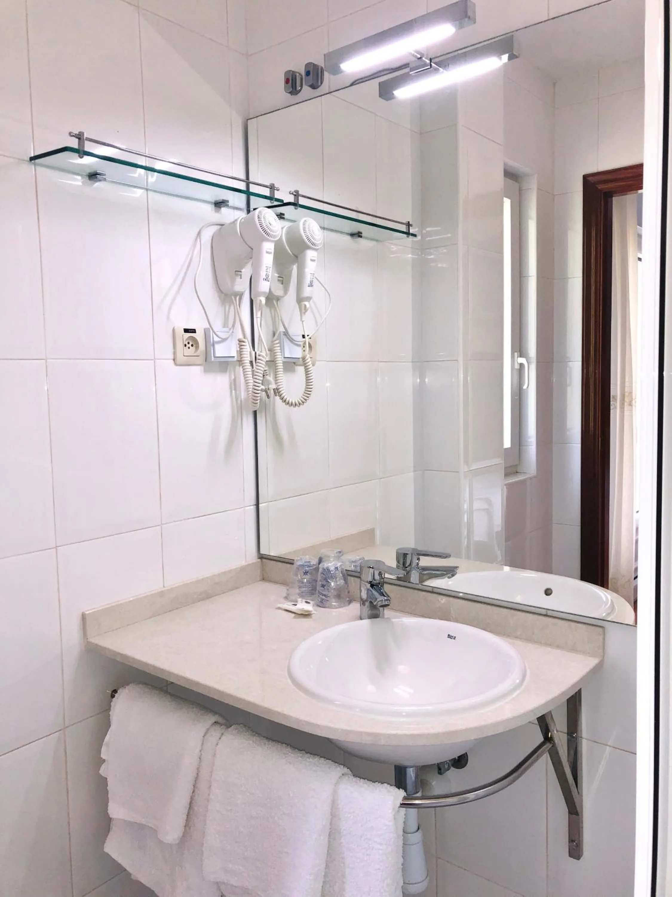 Shower in Hotel Playa de Lago