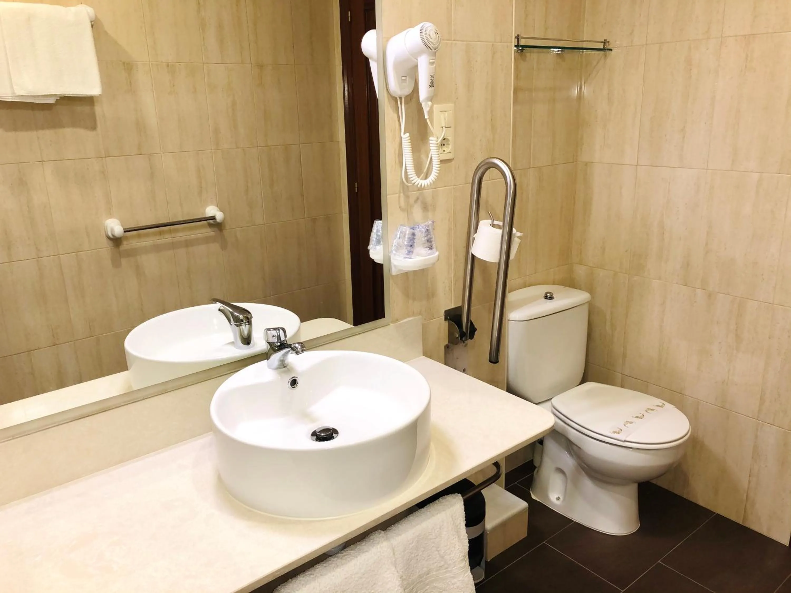 Bathroom in Hotel Playa de Lago