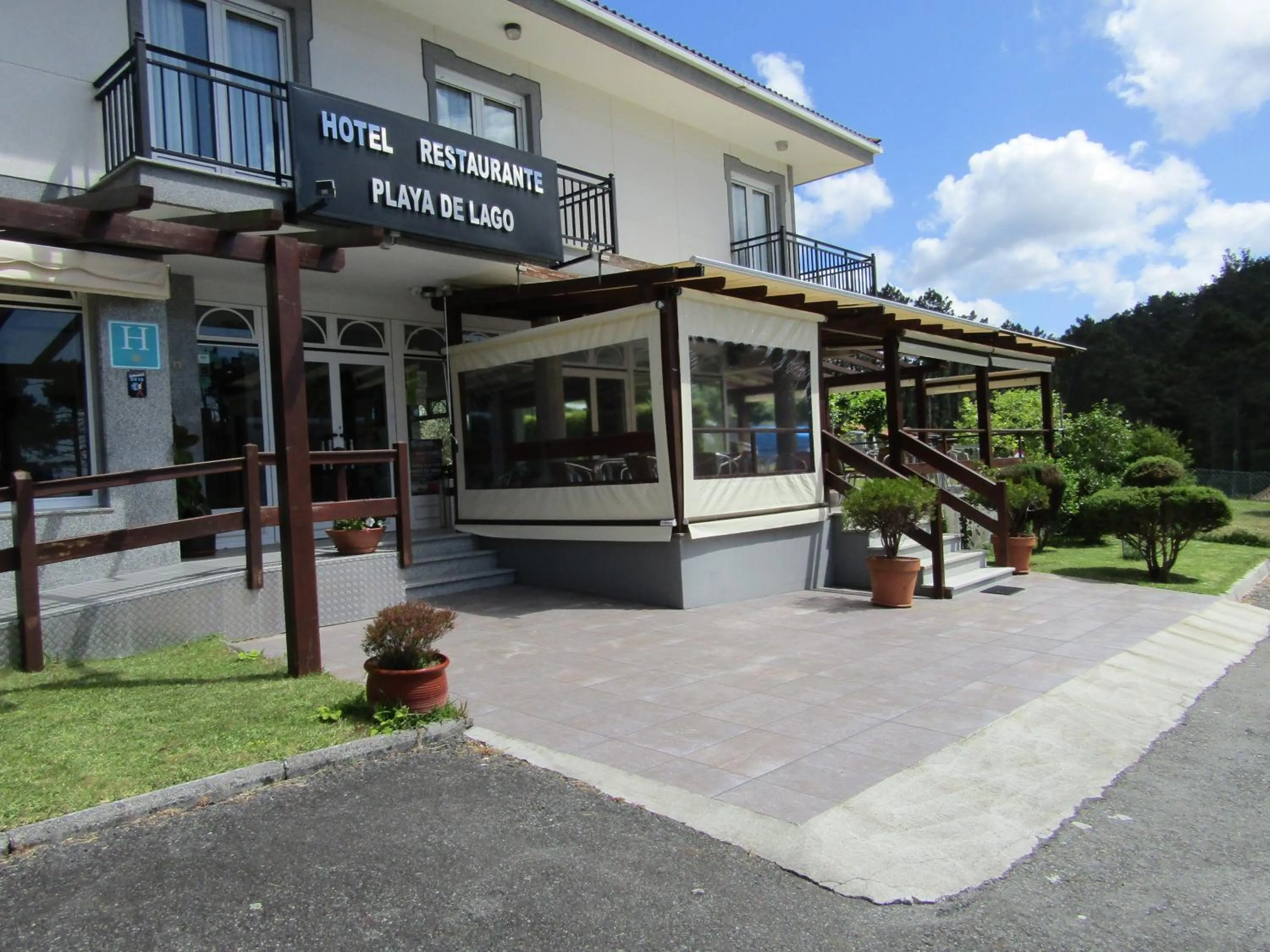 Facade/entrance in Hotel Playa de Lago