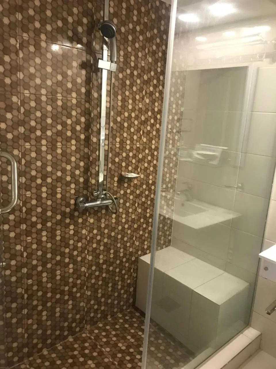 Shower in Hotel Shalimar Rawalpindi