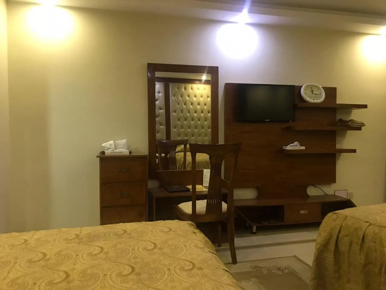 Bed in Hotel Shalimar Rawalpindi