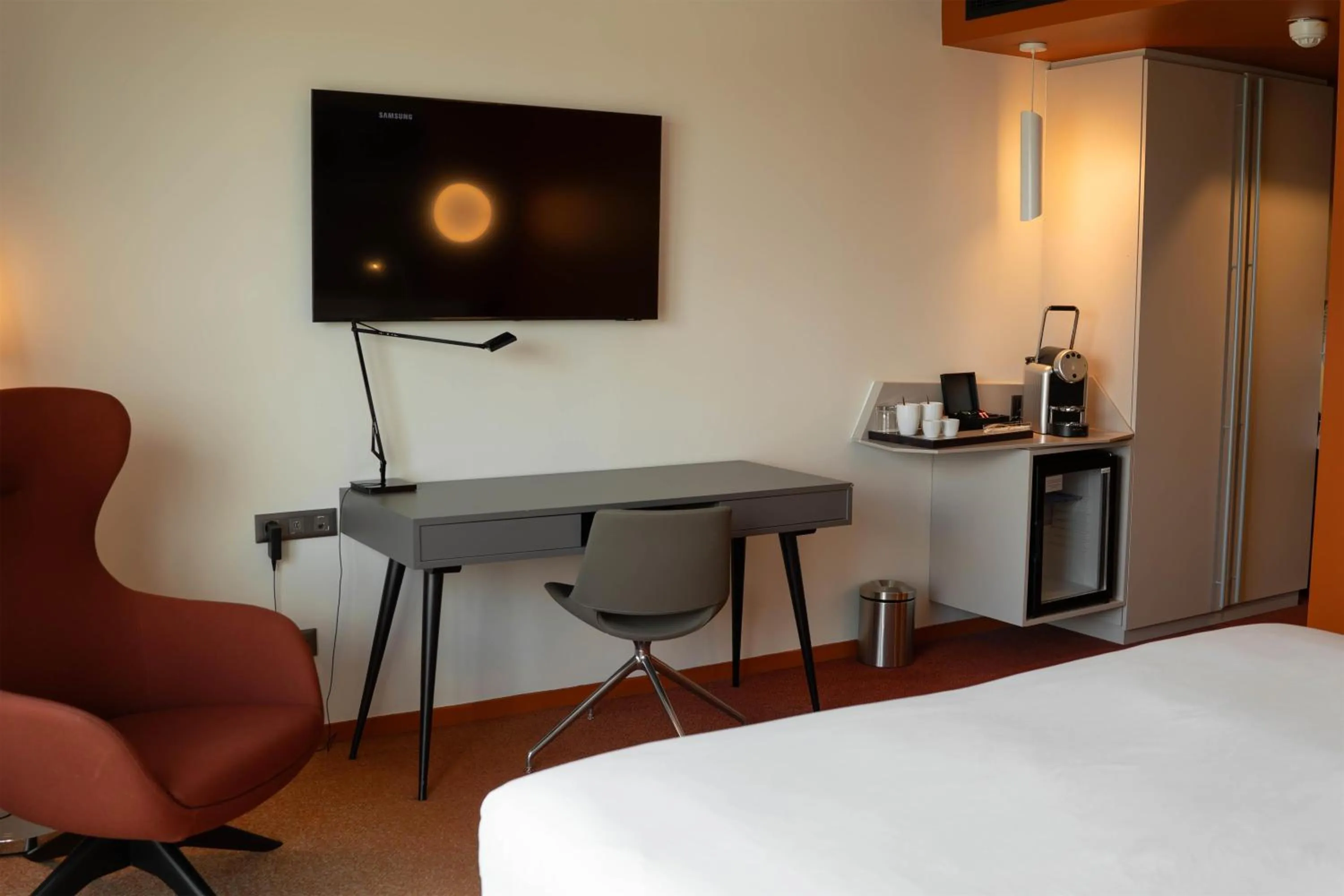 Bedroom, Bed in Radisson Blu Hotel Bordeaux