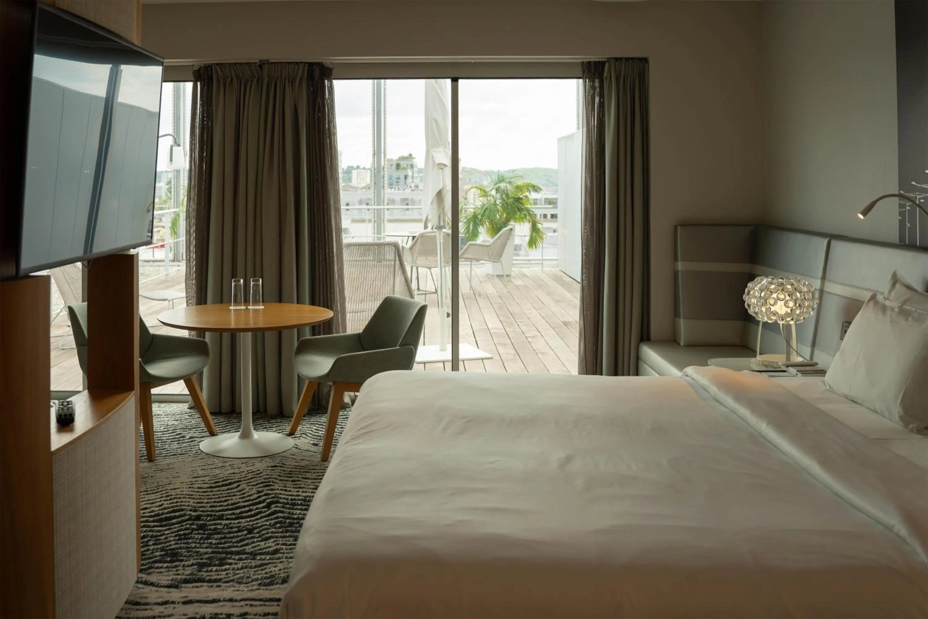 Photo of the whole room, Bed in Radisson Blu Hotel Bordeaux