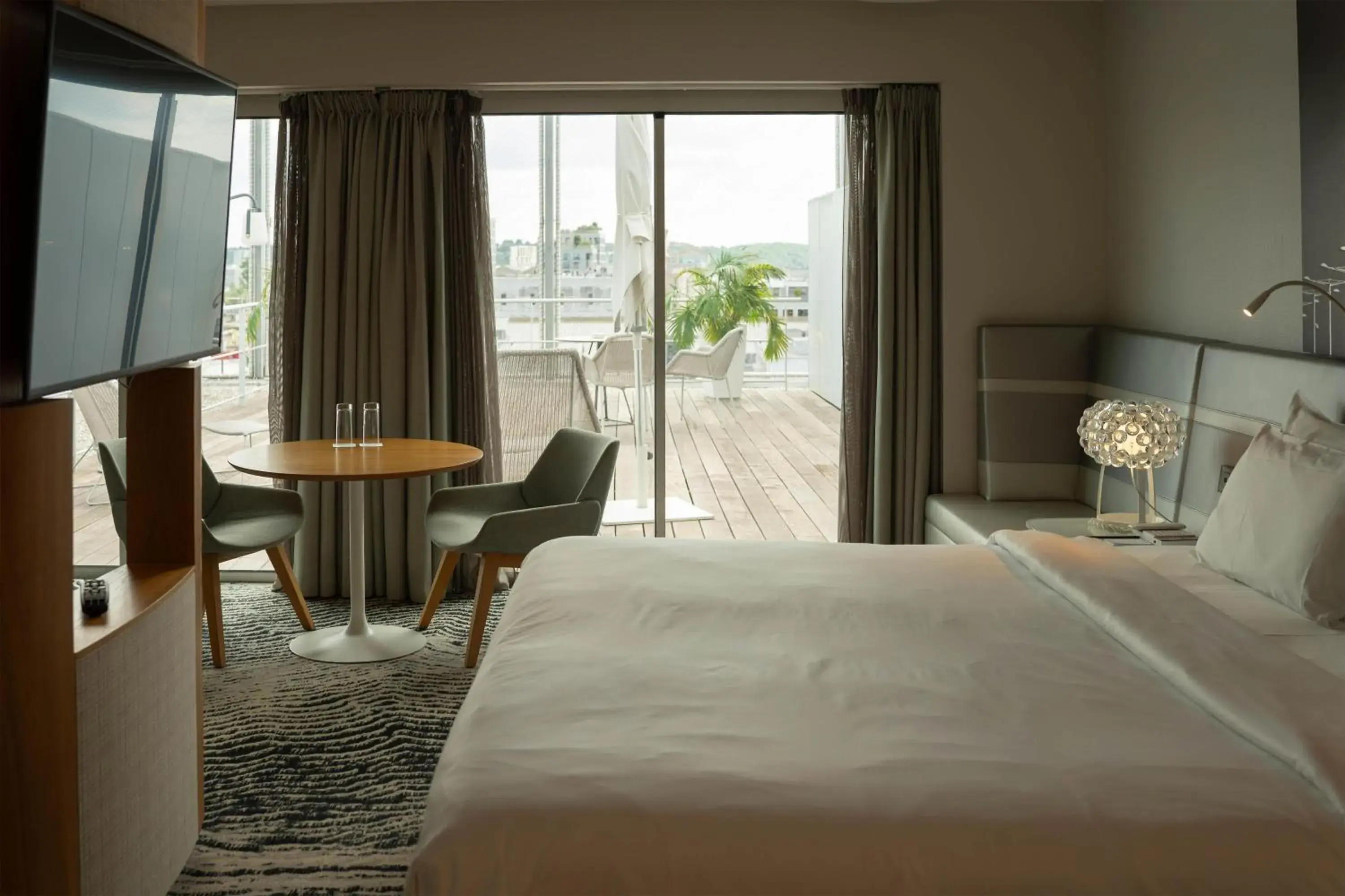 Photo of the whole room, Bed in Radisson Blu Hotel Bordeaux Photo of the whole room, Bed in Radisson Blu Hotel Bordeaux