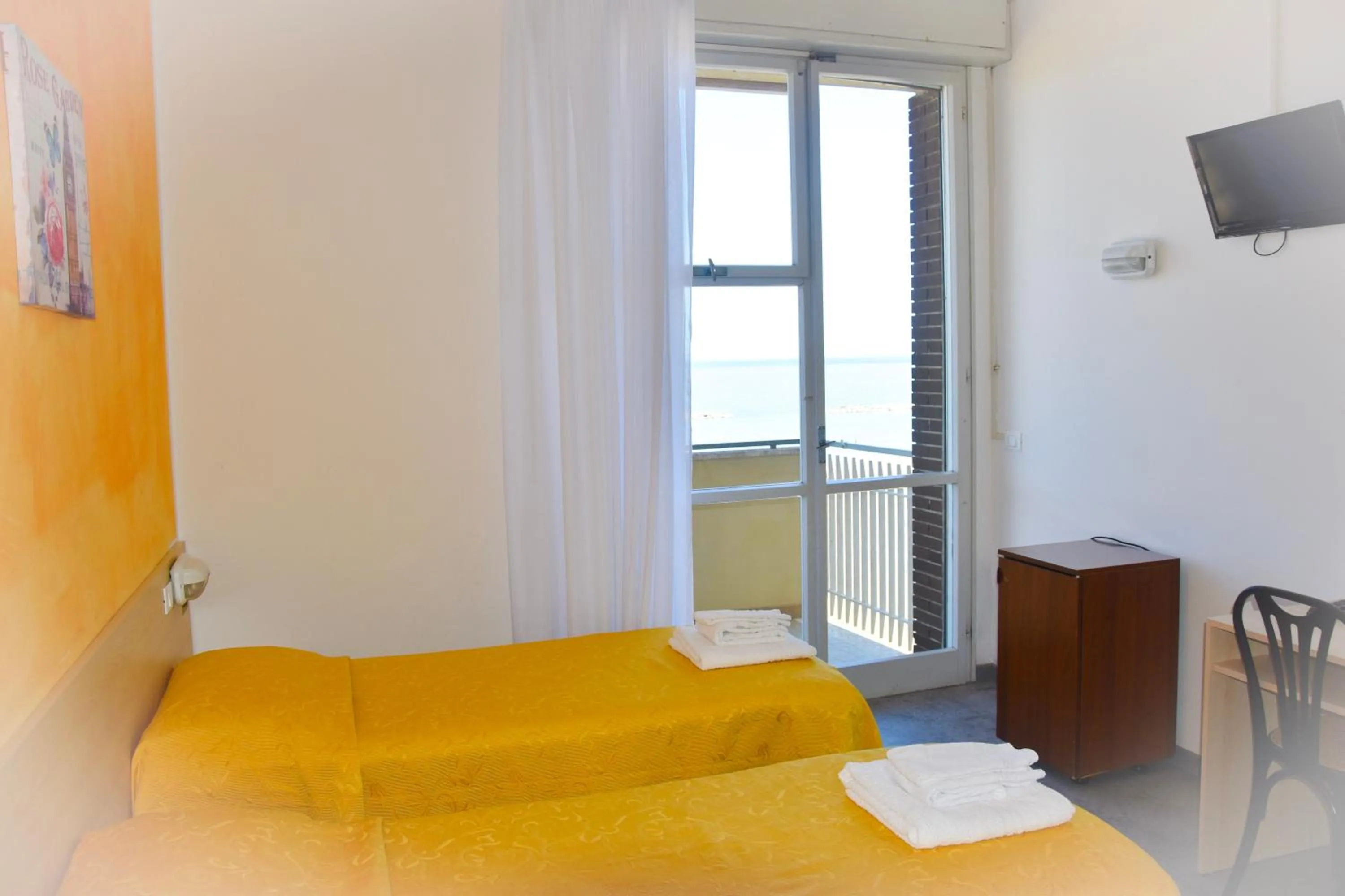 Photo of the whole room in Hotel Suprem sul Mare