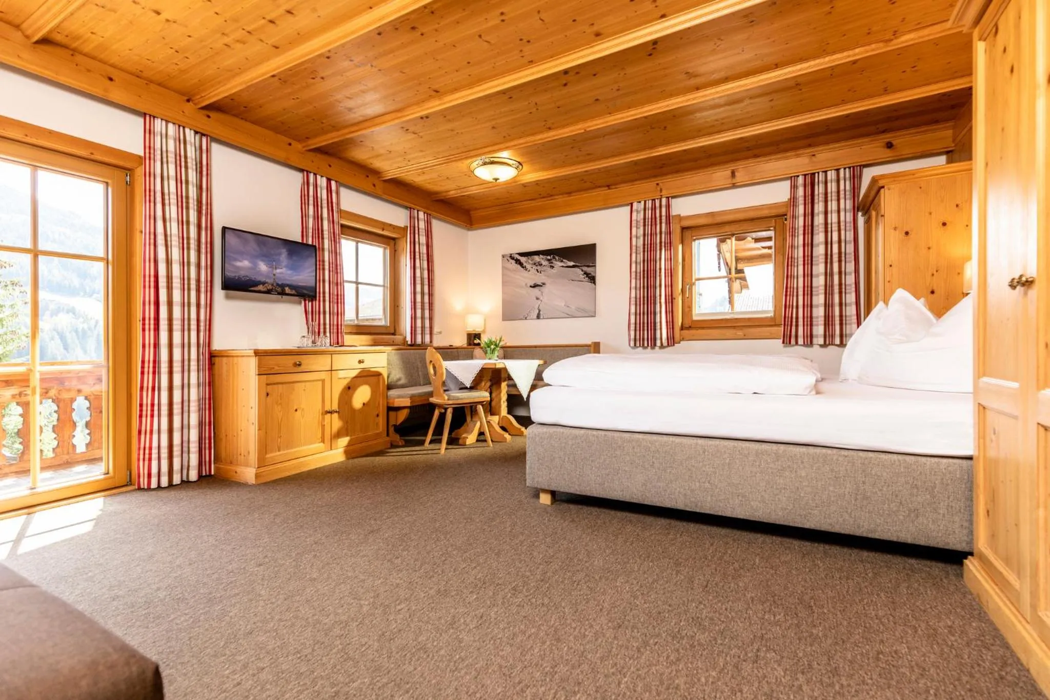 Photo of the whole room, Bed in Gästehaus Gratlspitz