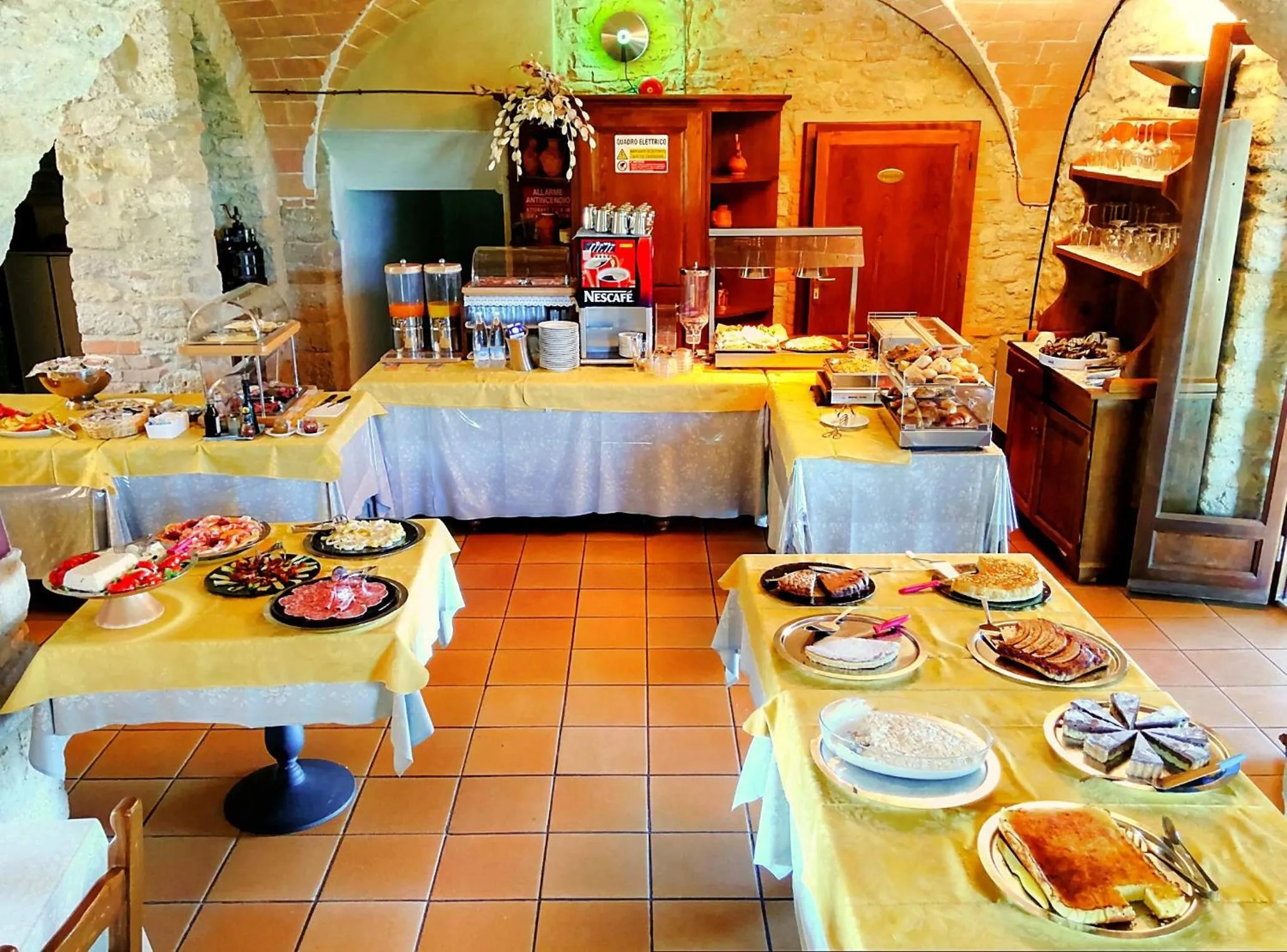 Buffet breakfast in Hotel Residence Villa Rioddi