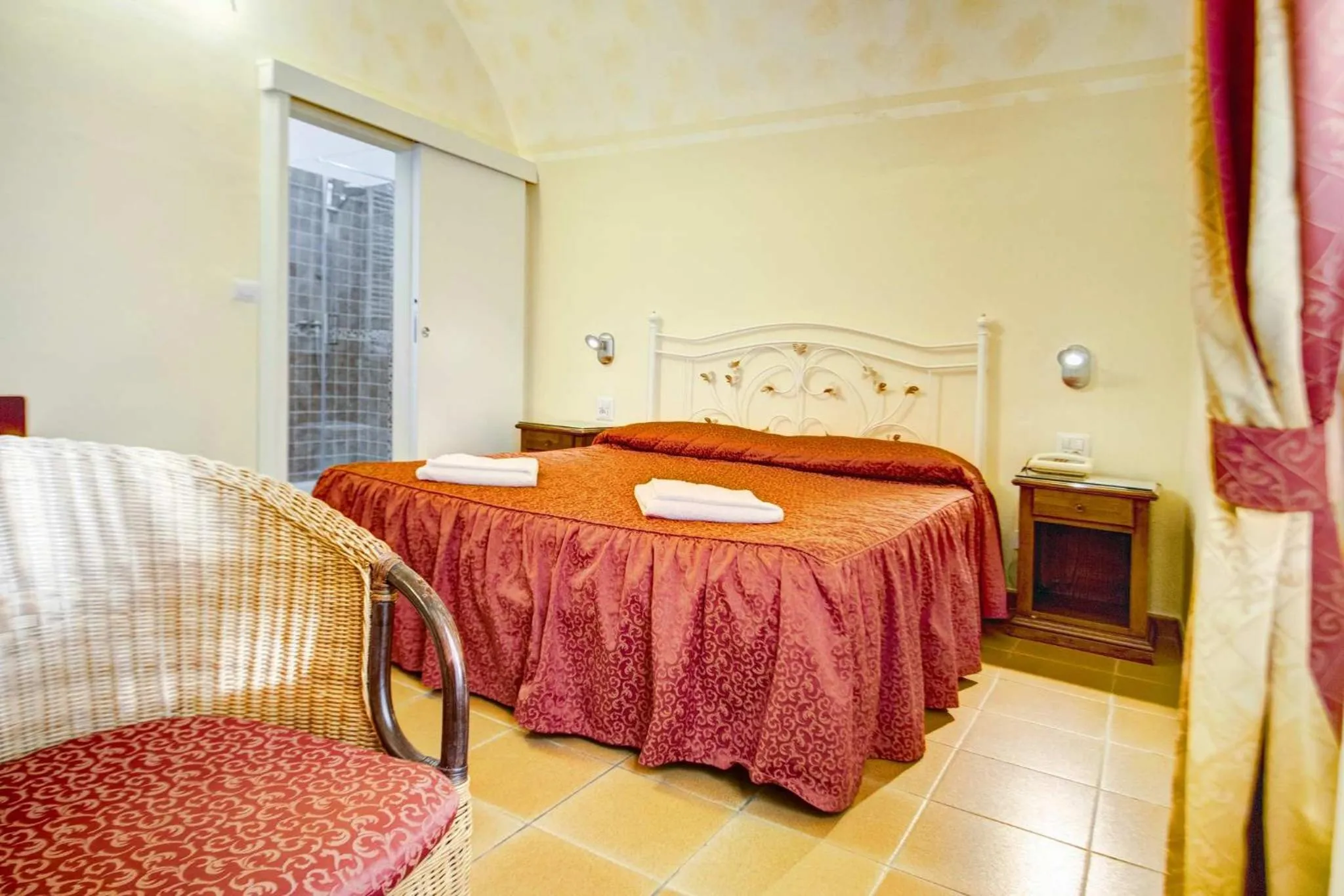Bedroom, Bed in Hotel Residence Villa Rioddi