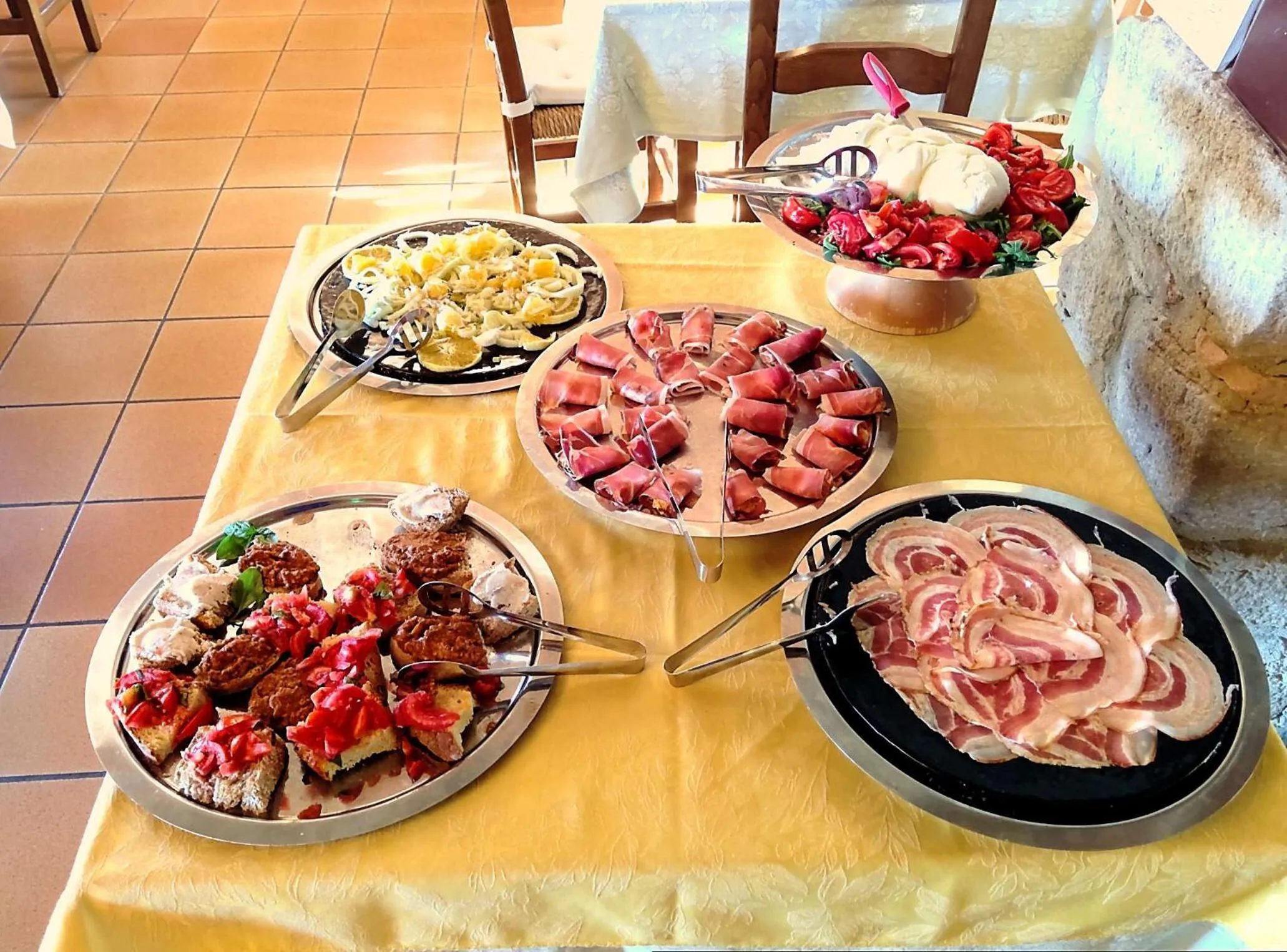 Buffet breakfast in Hotel Residence Villa Rioddi