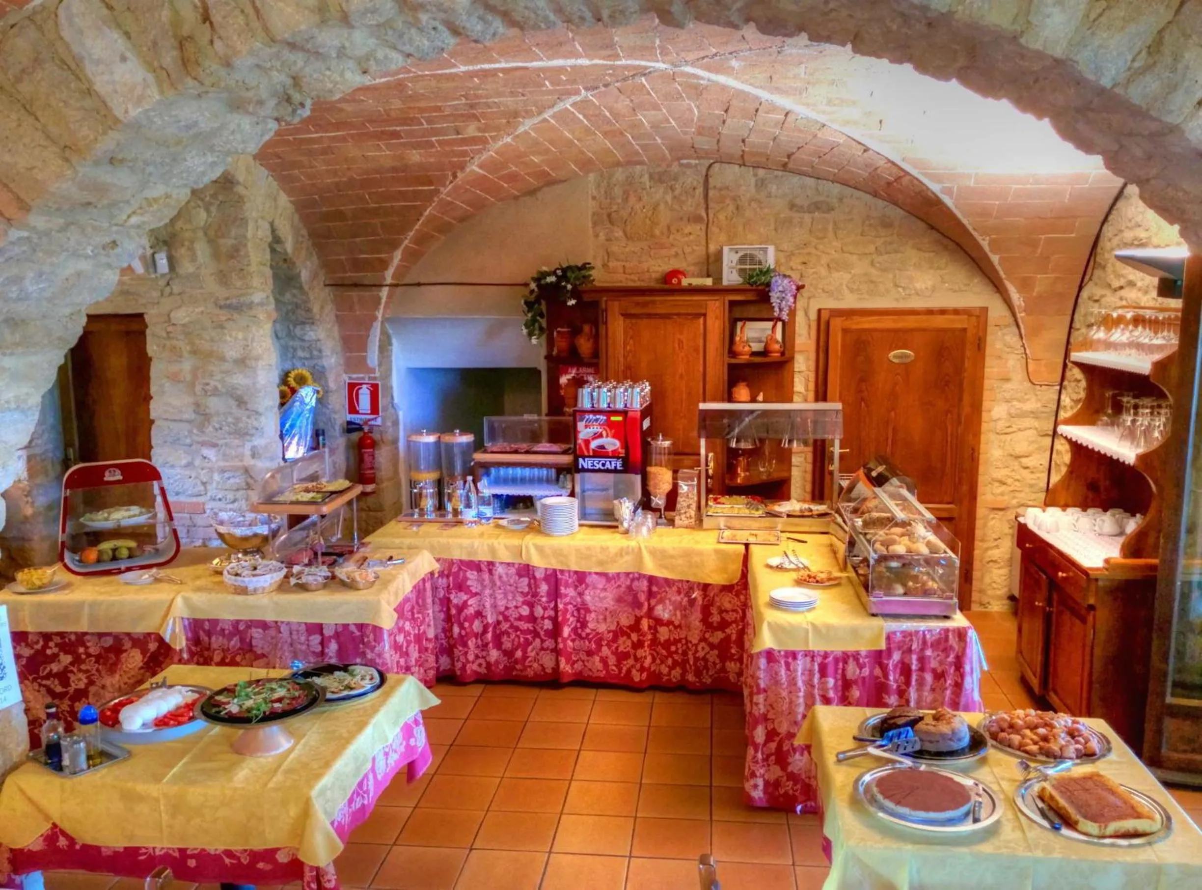 Buffet breakfast in Hotel Residence Villa Rioddi