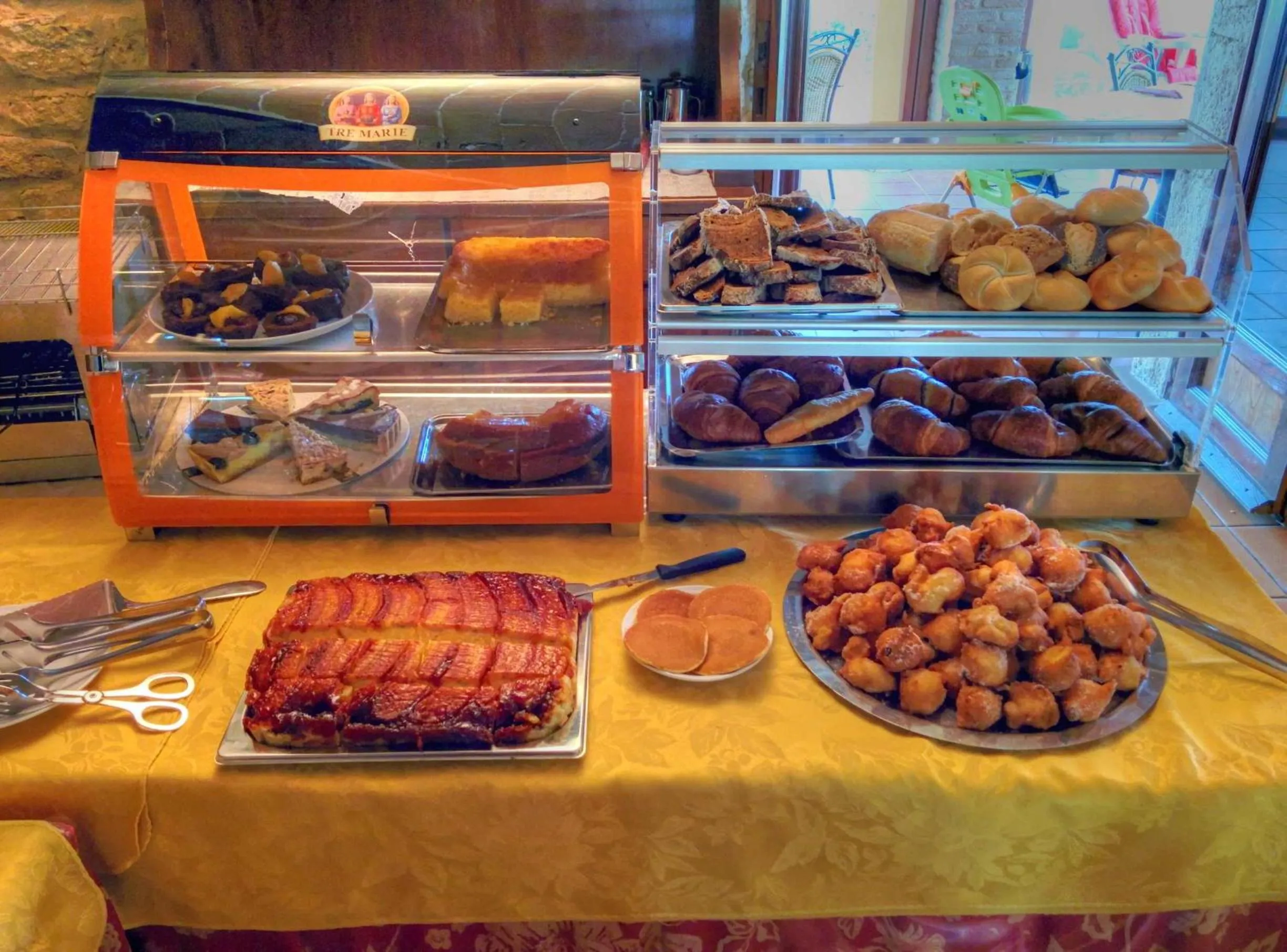 Buffet breakfast in Hotel Residence Villa Rioddi