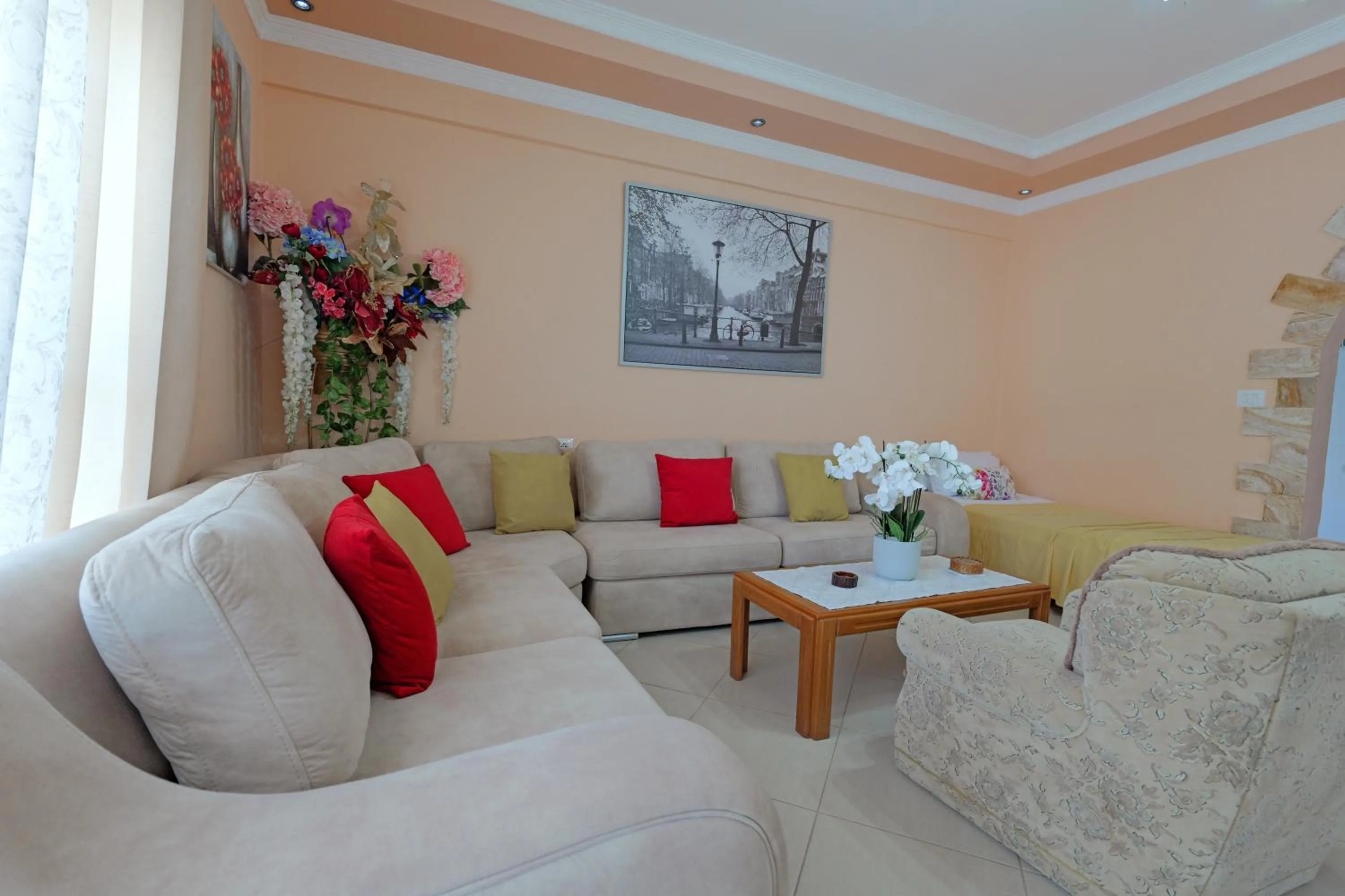Kristal Apartments