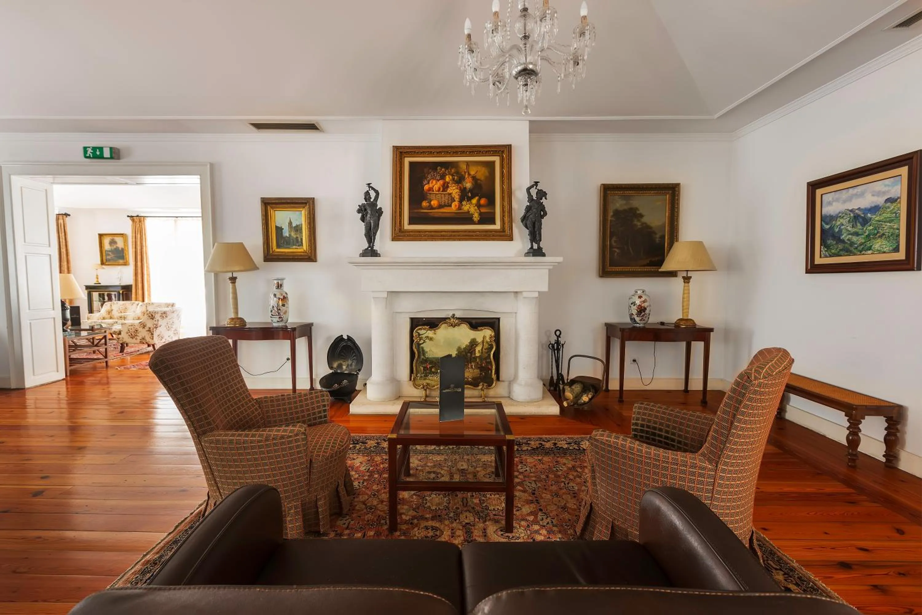 Communal lounge/ TV room in Quinta do Monte