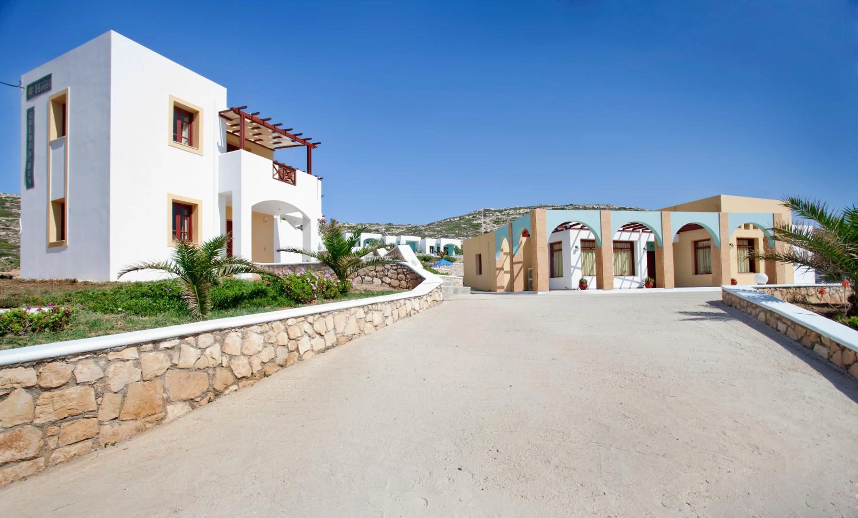 Golden Sun Apartments