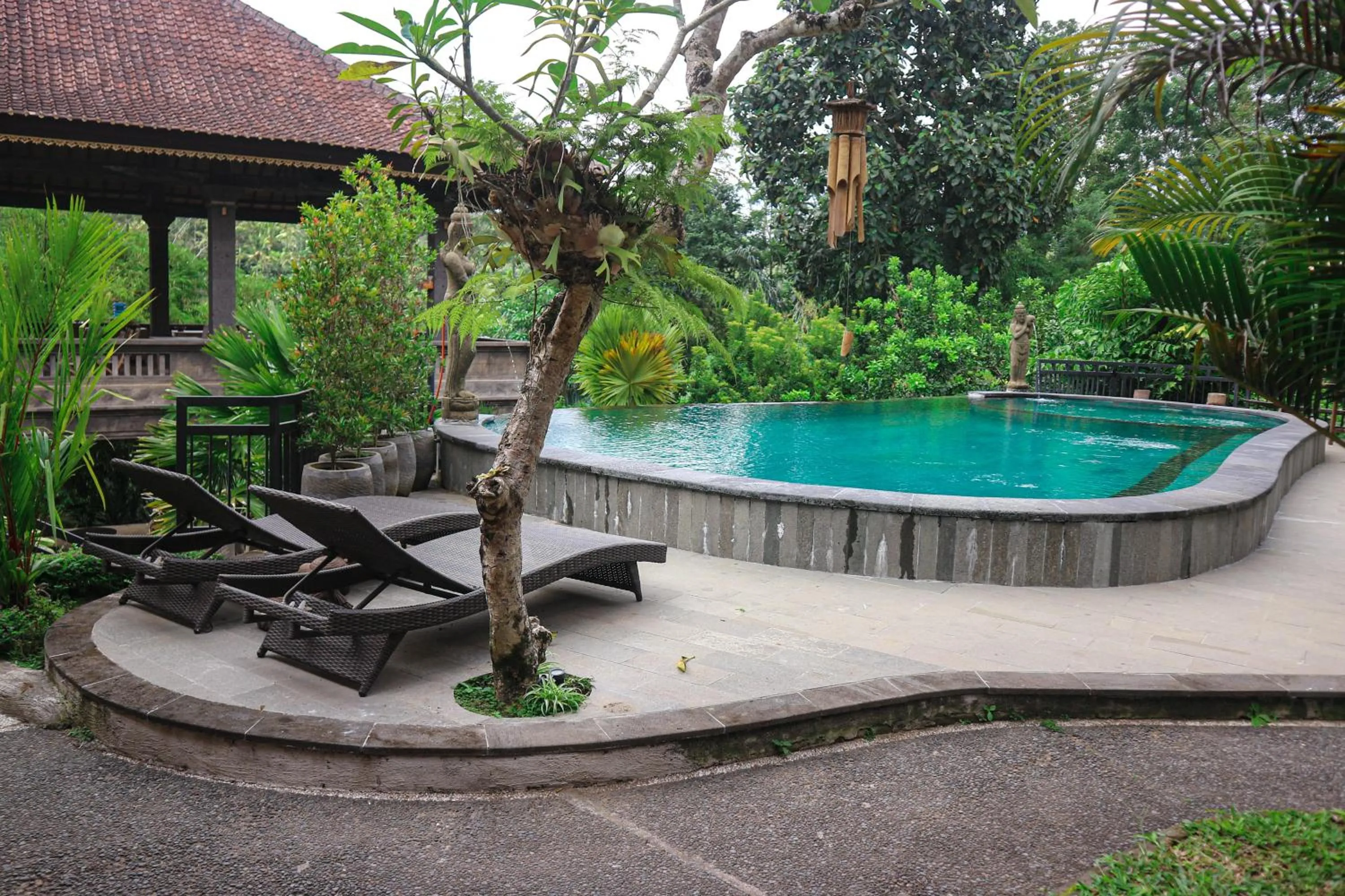 Massage in The Lumbung Jaya by Uniquecations