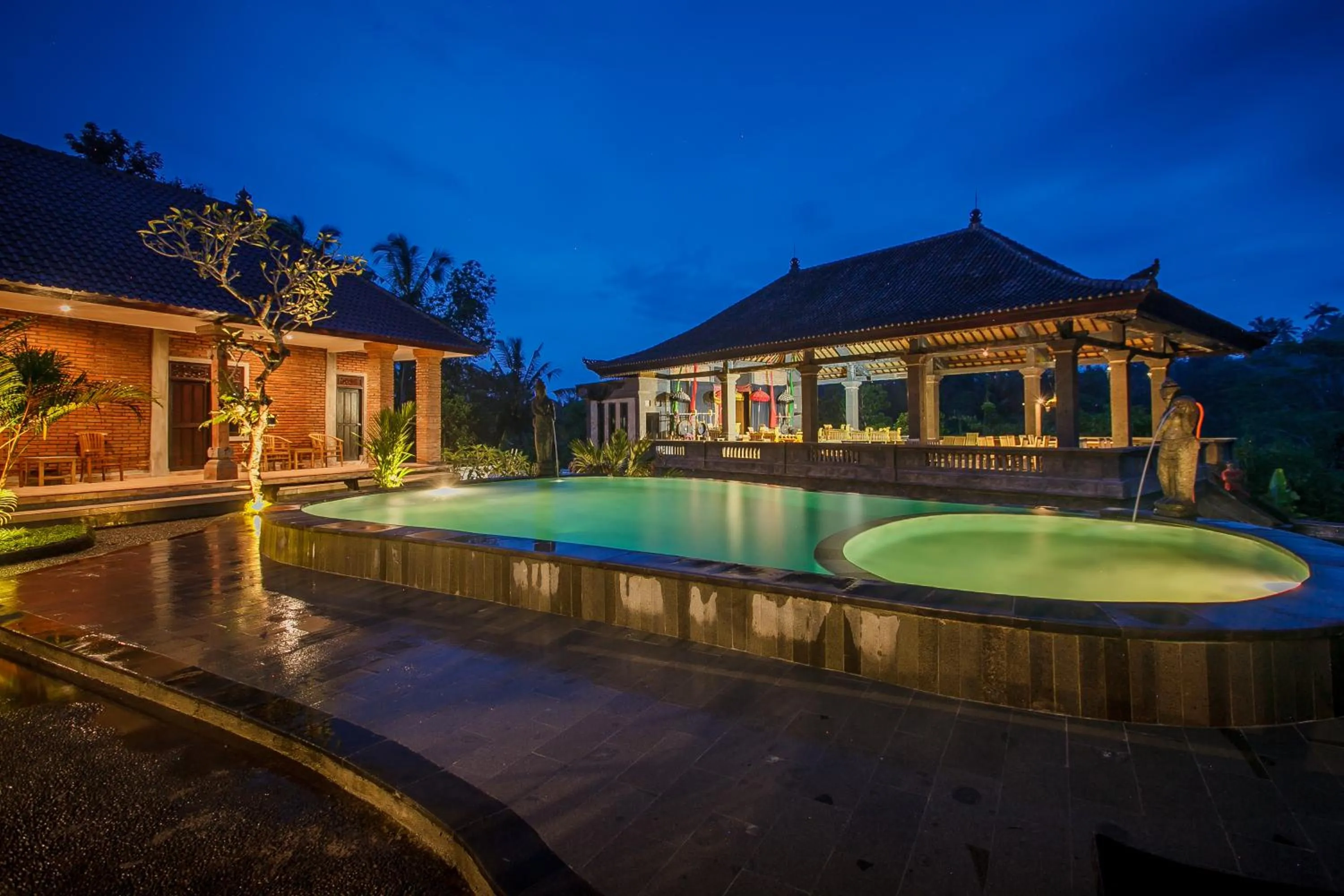 Night in The Lumbung Jaya by Uniquecations