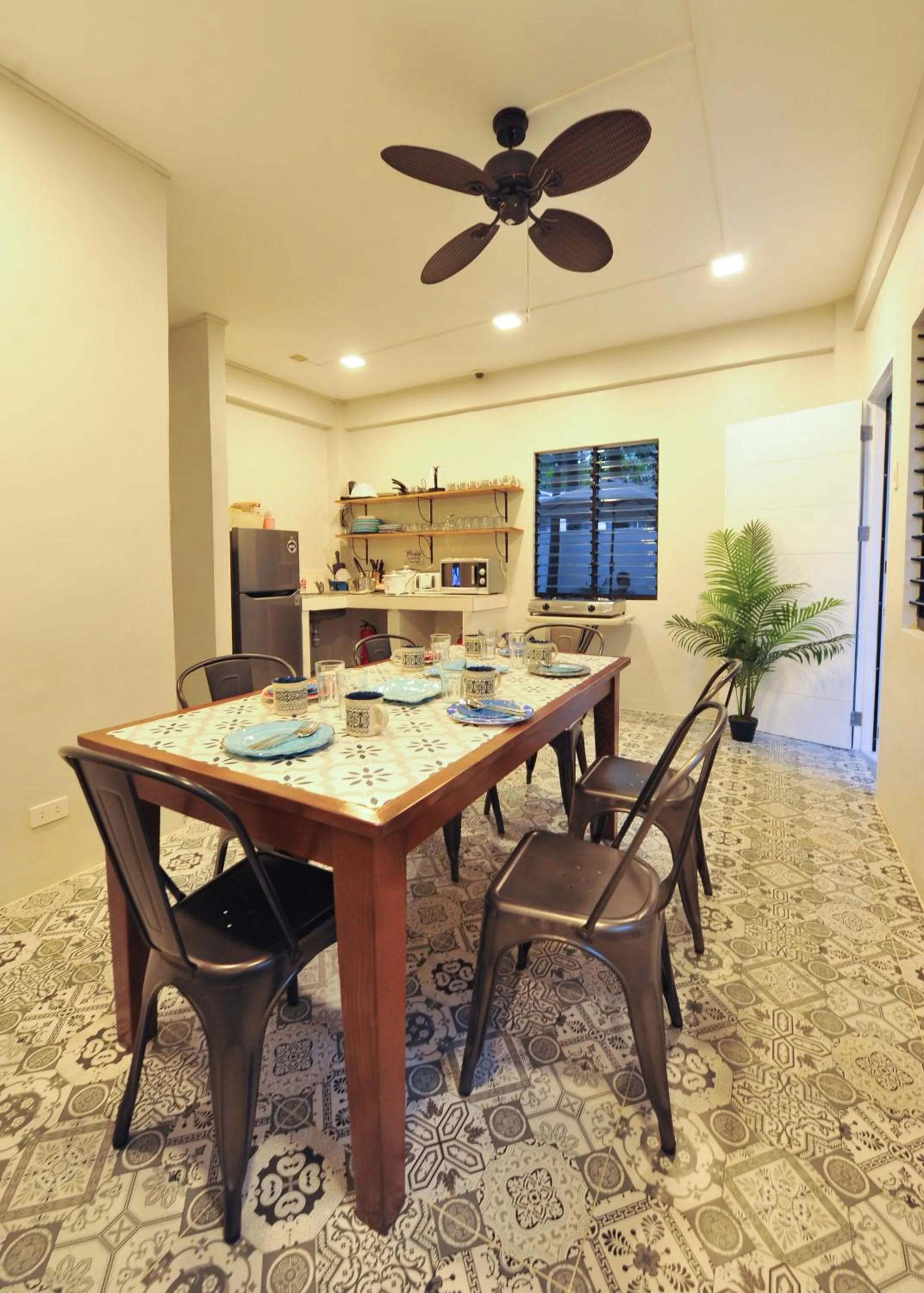 Restaurant/places to eat in Down South Hostel