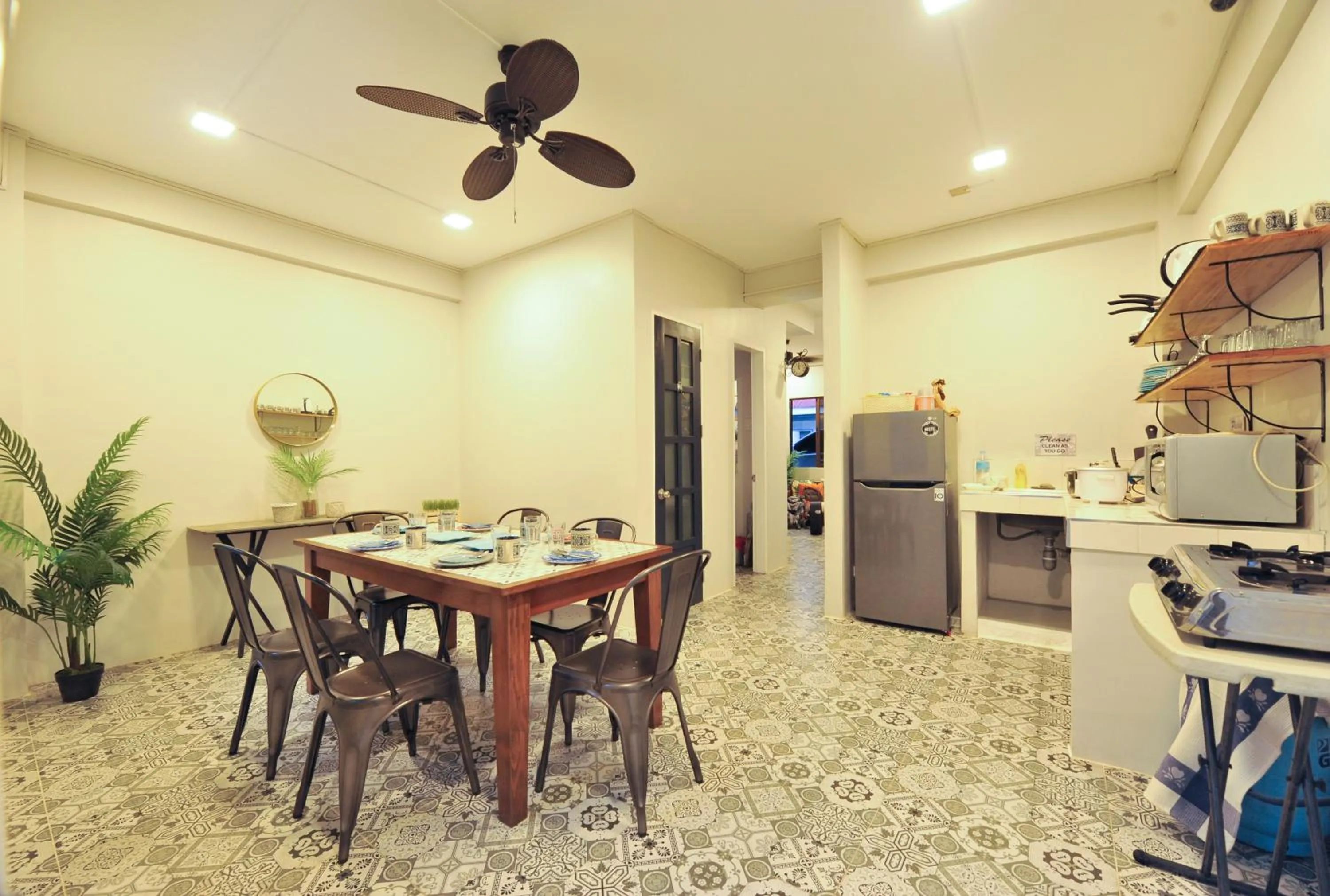 Restaurant/places to eat in Down South Hostel