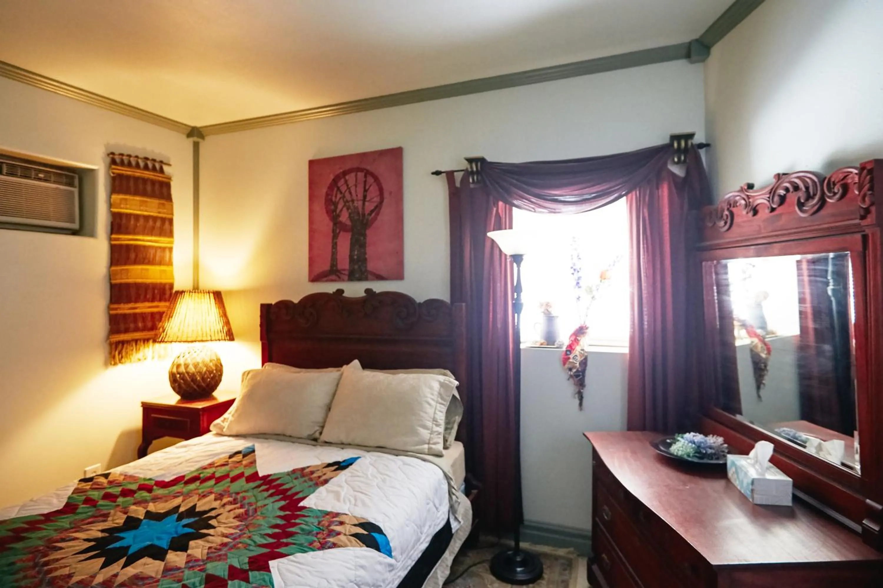 Bed in Devils Tower Lodge