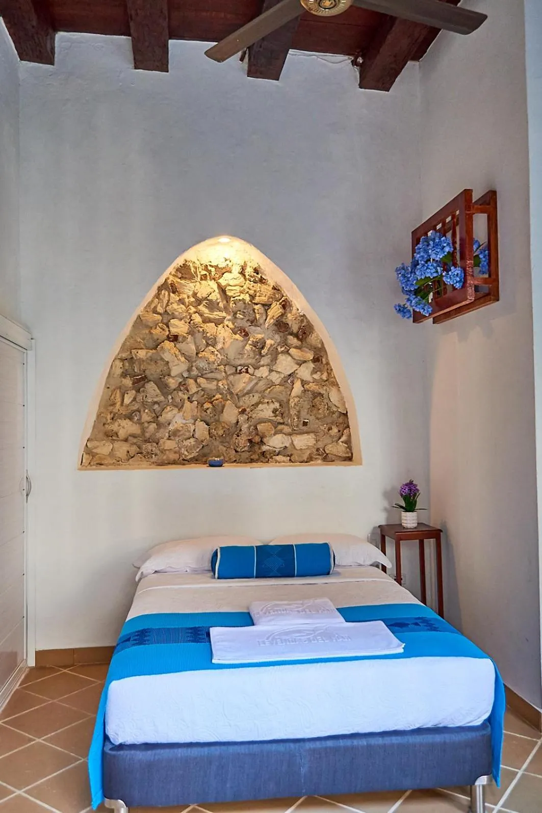 Photo of the whole room, Bed in Cartagena Legends