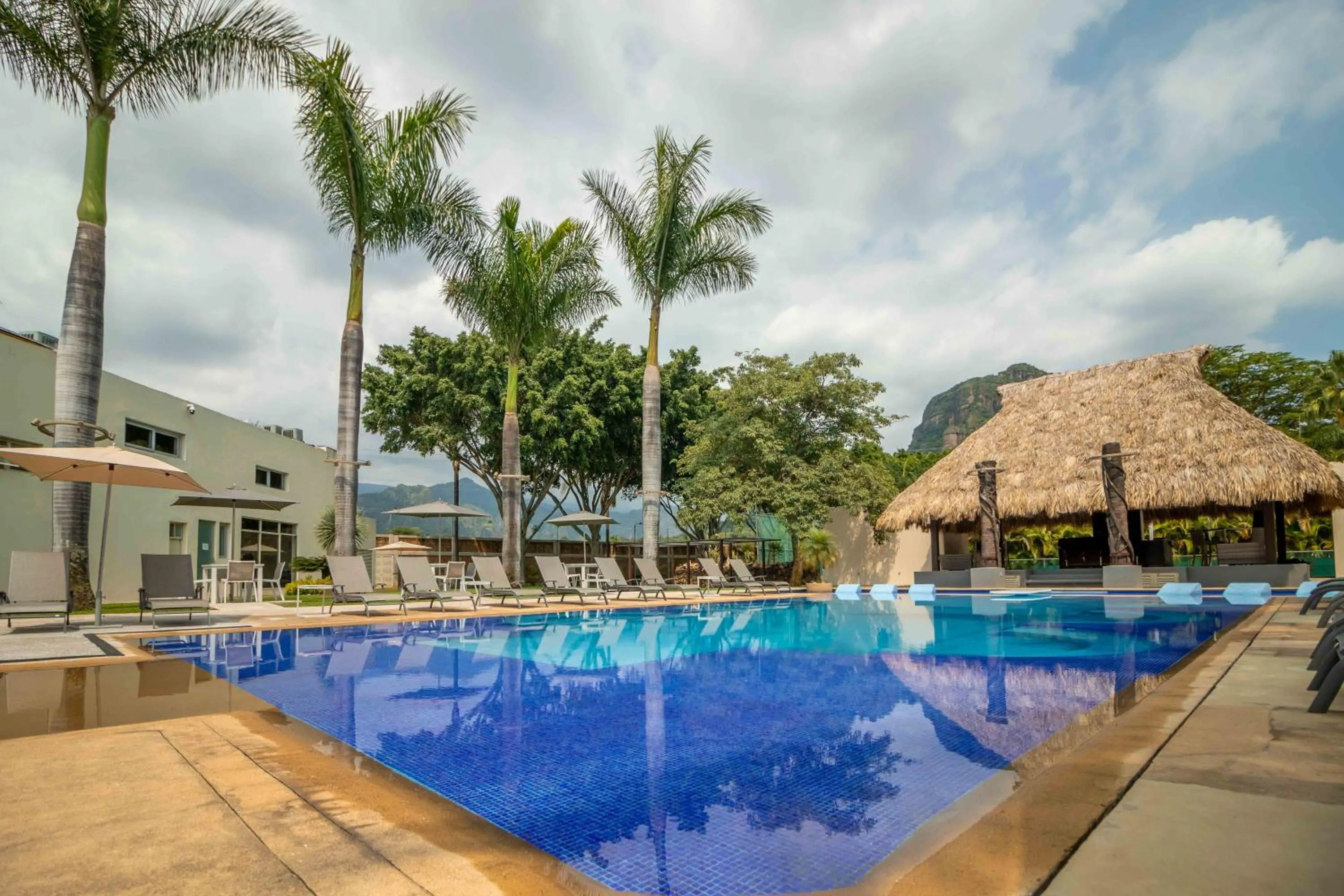 Swimming pool in Alilo by Muuk