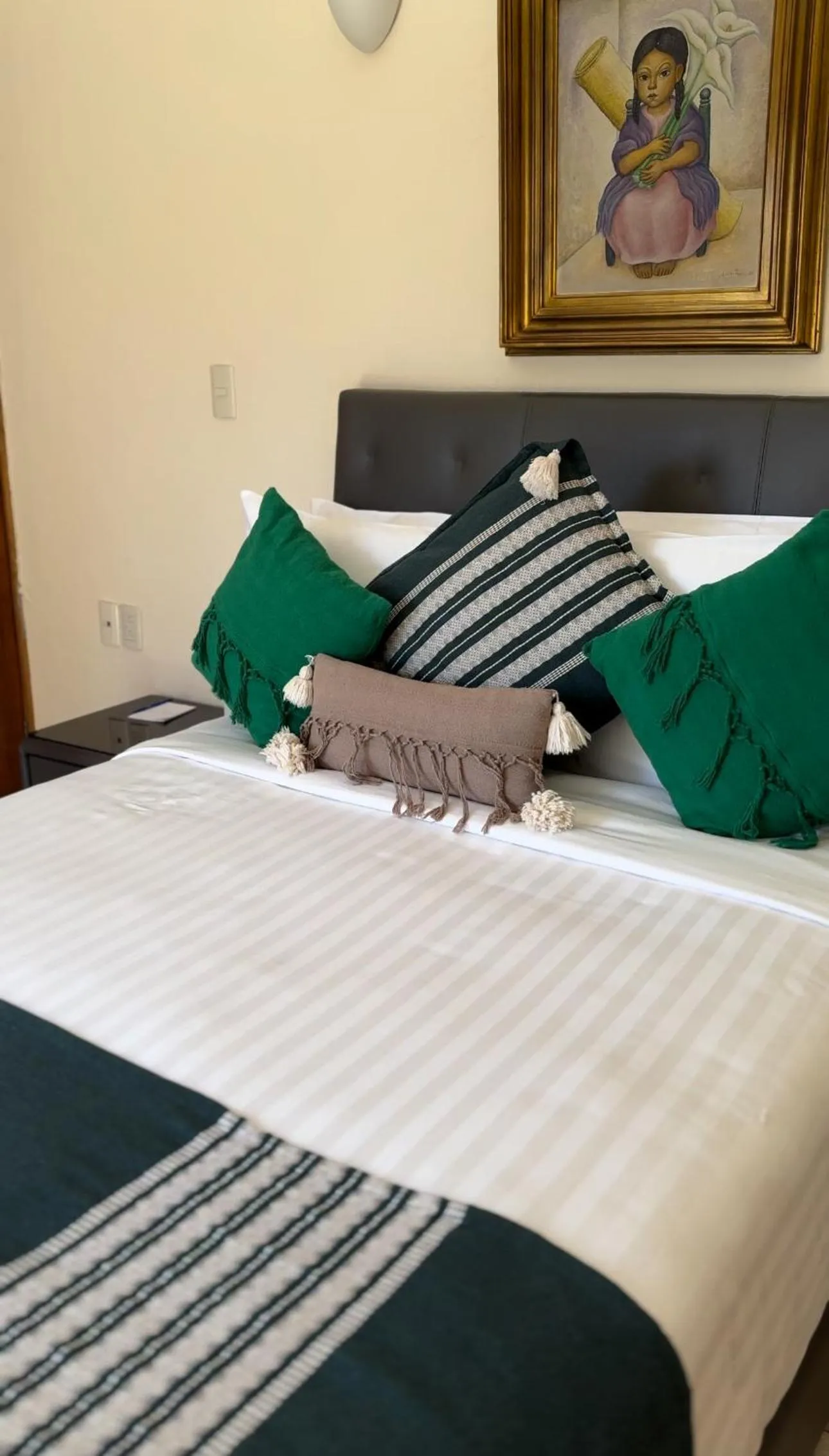 Bedroom, Bed in Alilo by Muuk