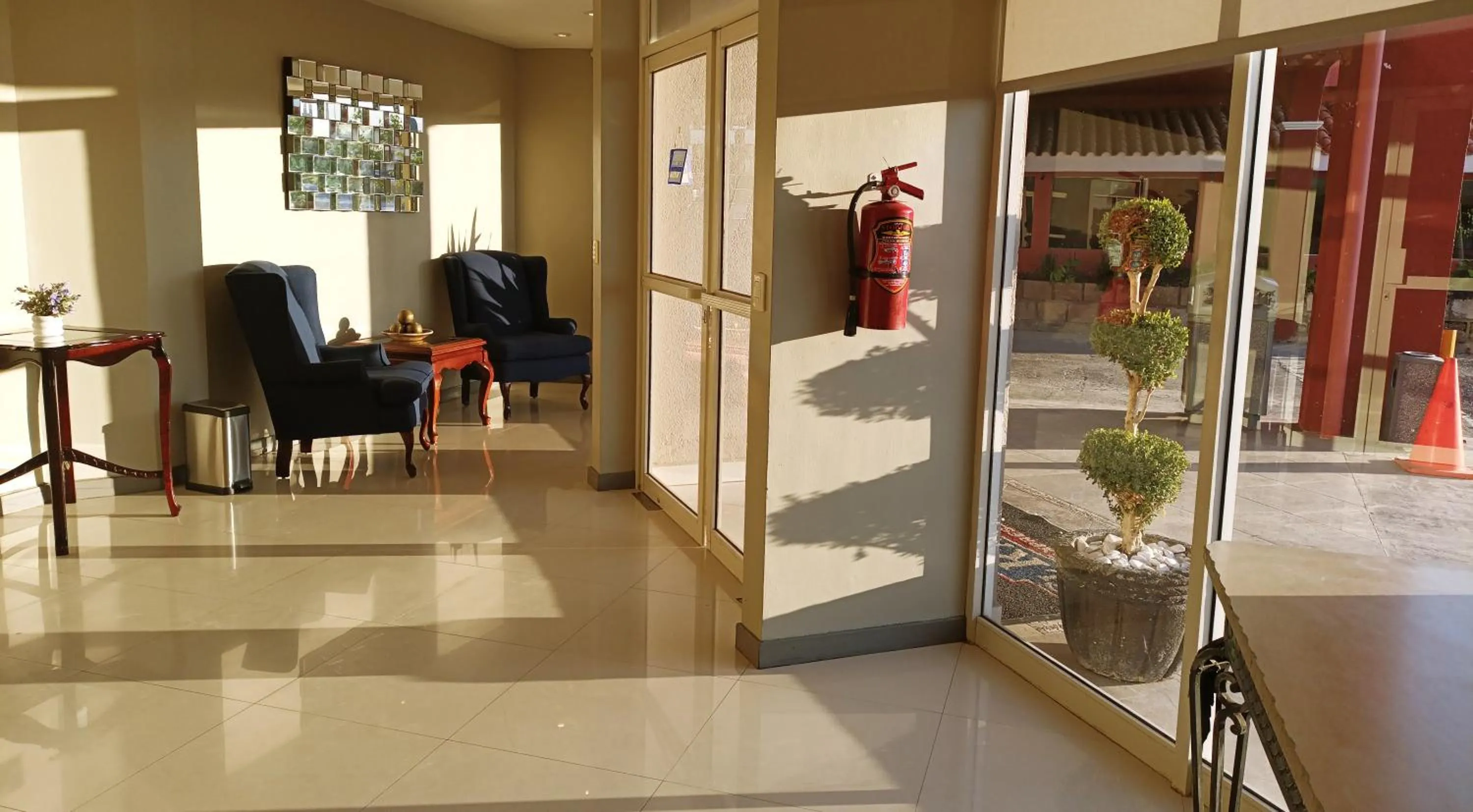 Seating area in Hotel El Rancho