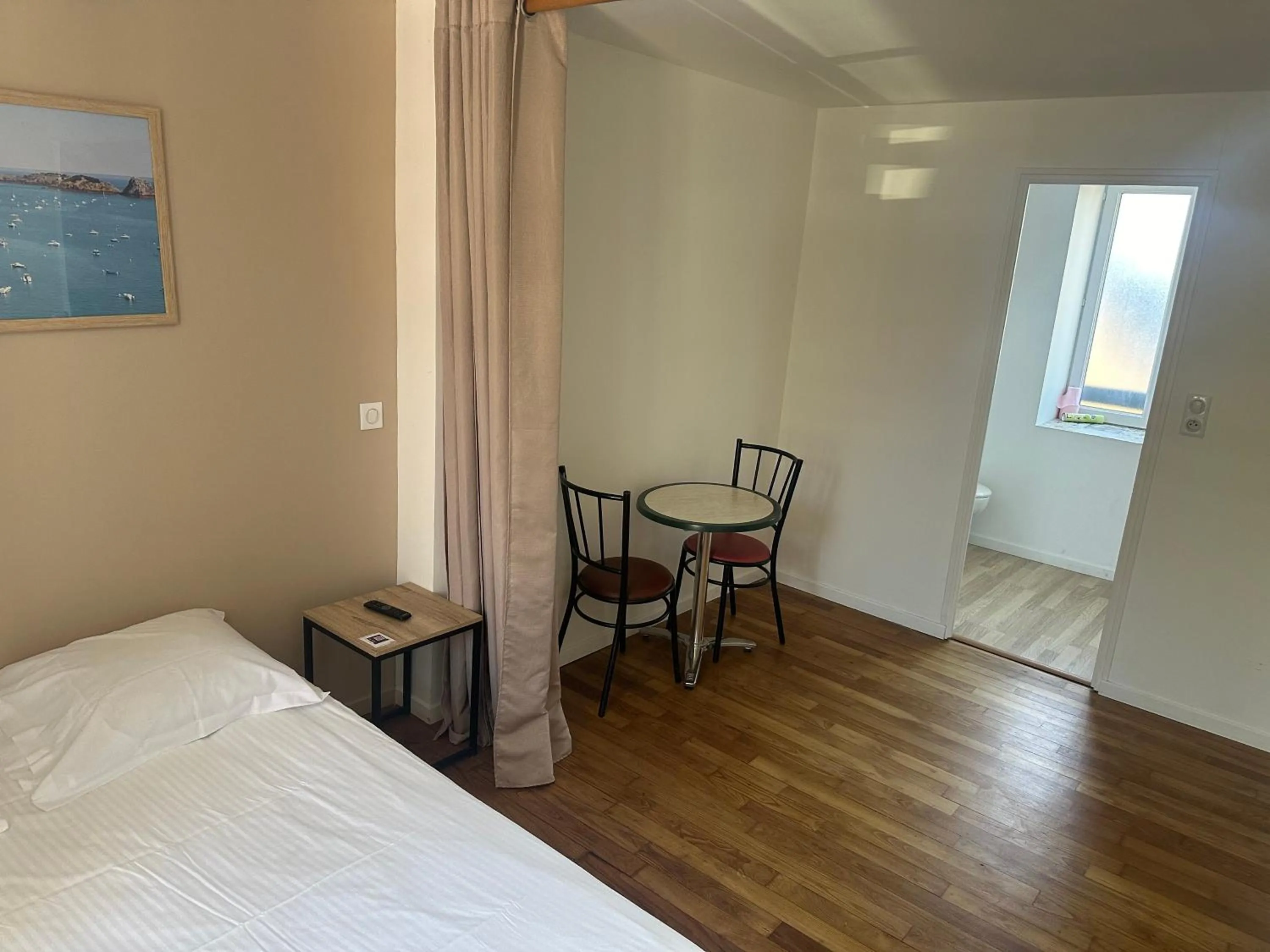 Bed in CHAMBRES / BEDROOM