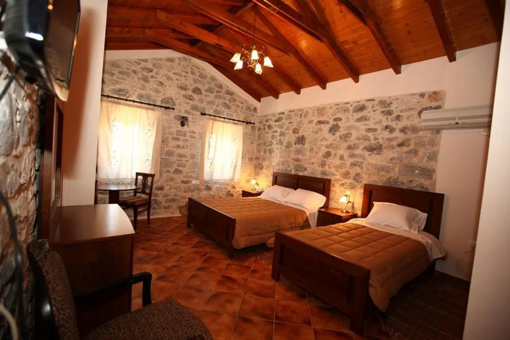 Photo of the whole room, Bed in Vasilios Apartments Hotel