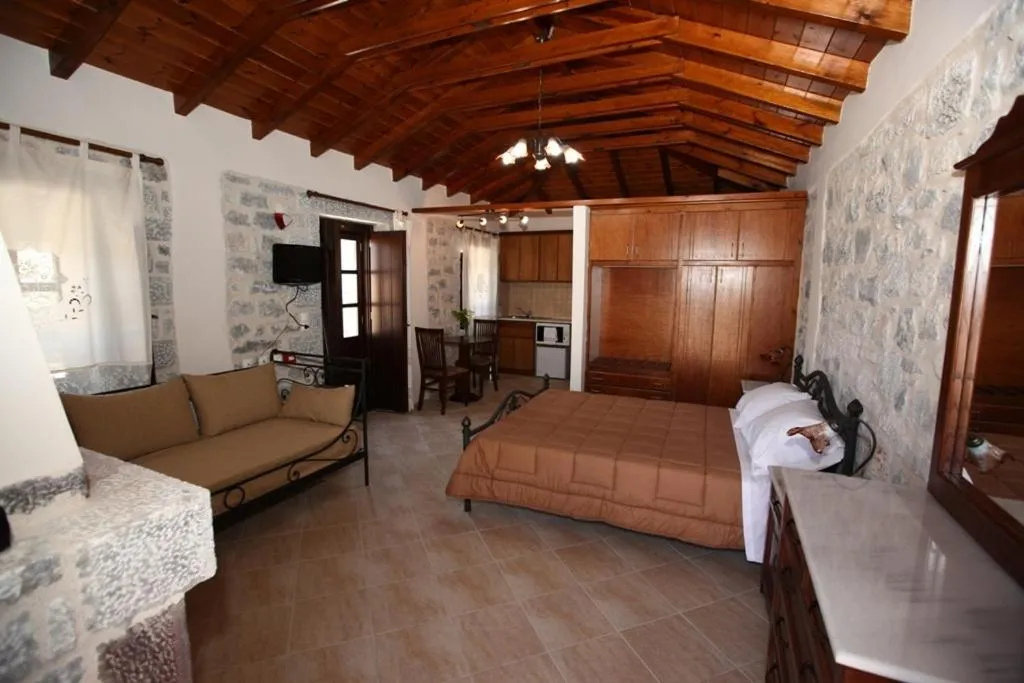 Photo of the whole room, Bed in Vasilios Apartments Hotel