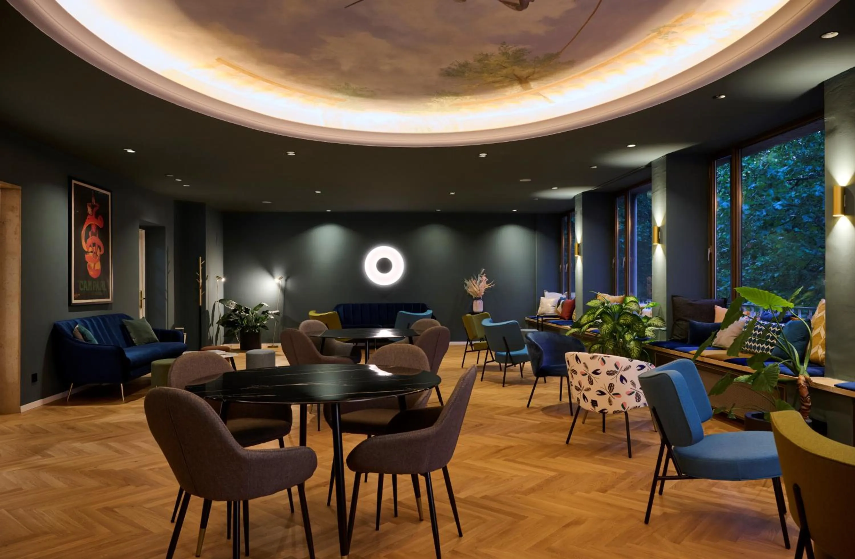 Lounge or bar in Hotel Rotkreuzplatz