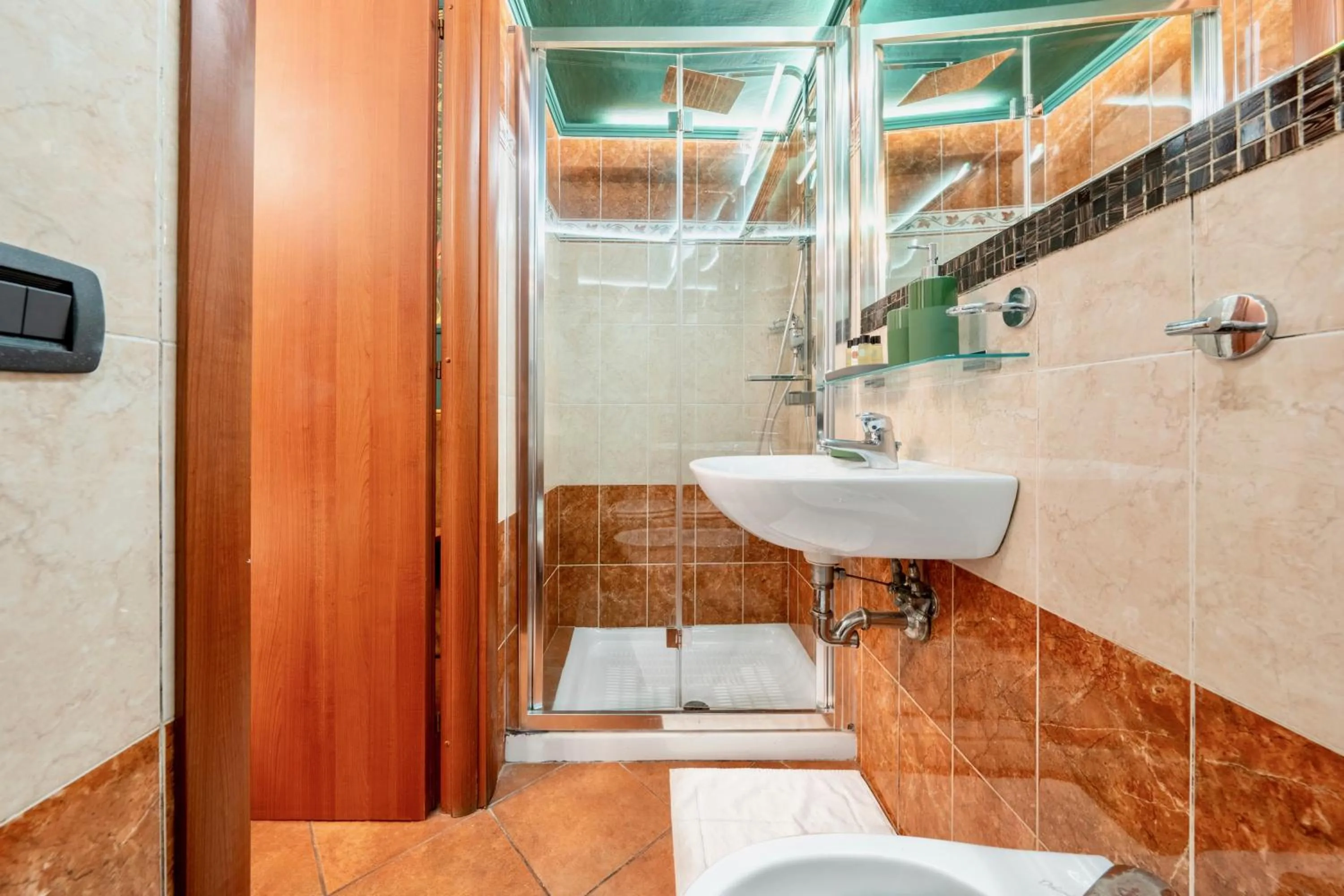 Shower in Colosseo Relais