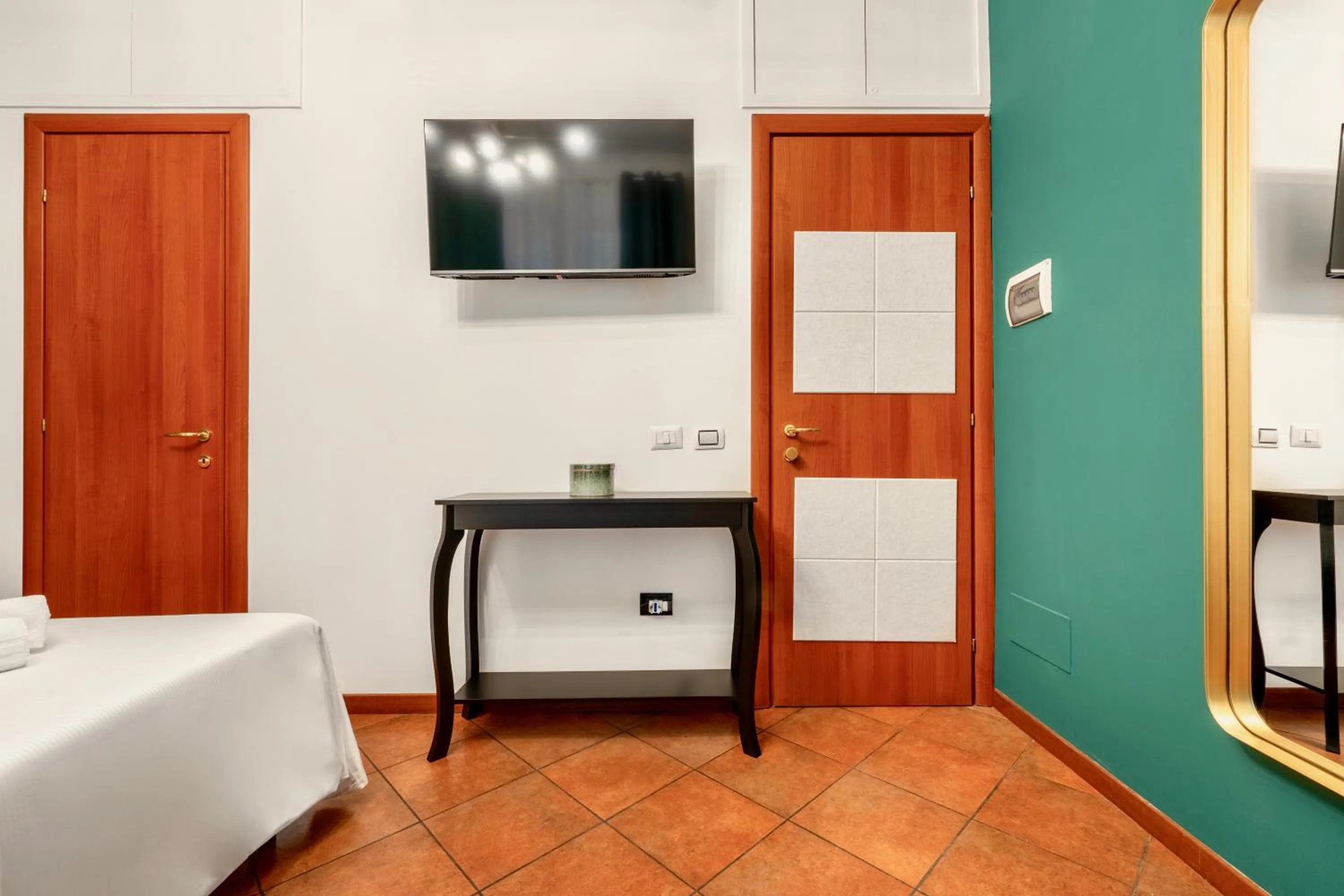 TV and multimedia in Colosseo Relais