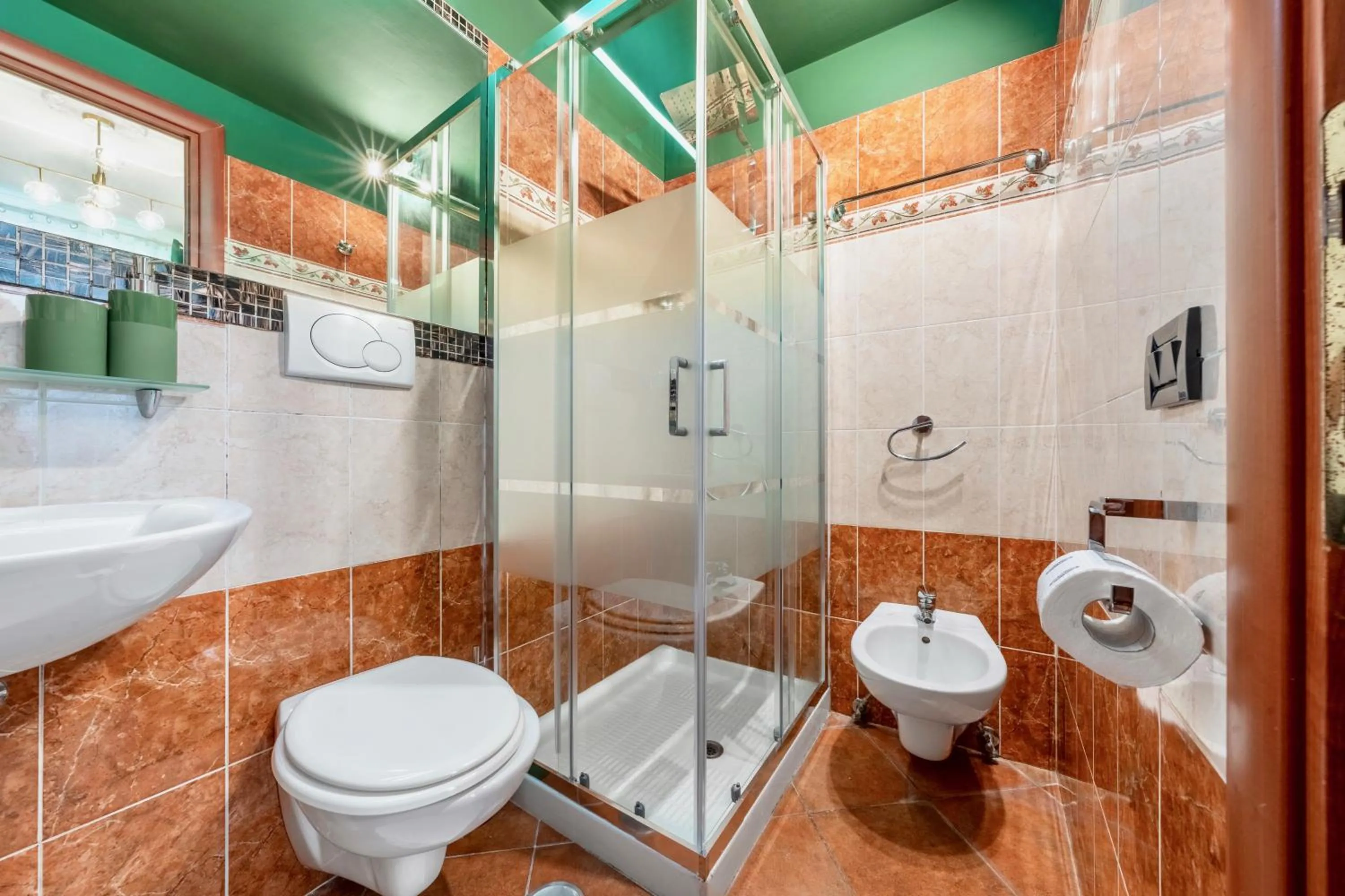 Shower in Colosseo Relais