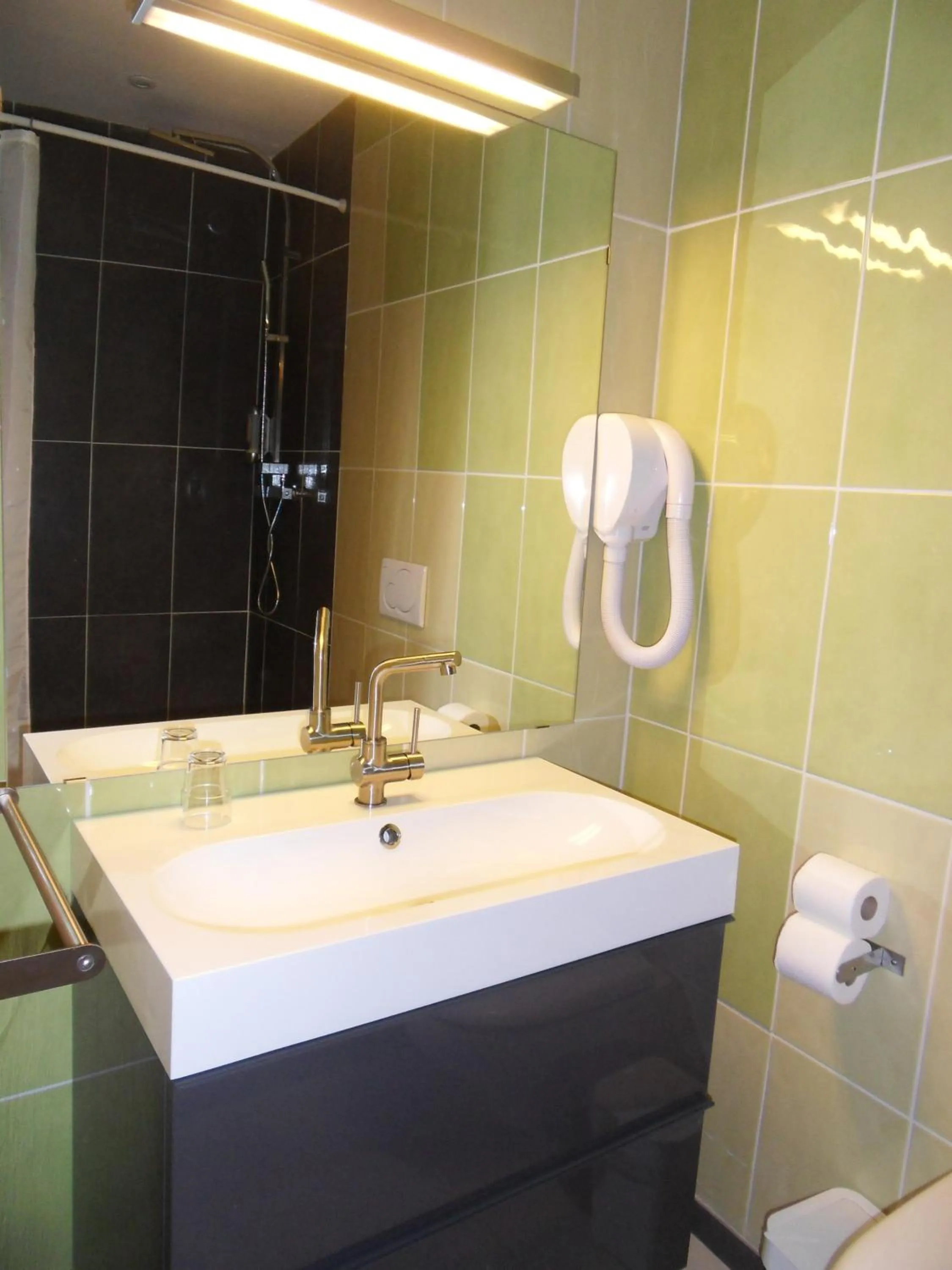 Bathroom in Savoy Hotel