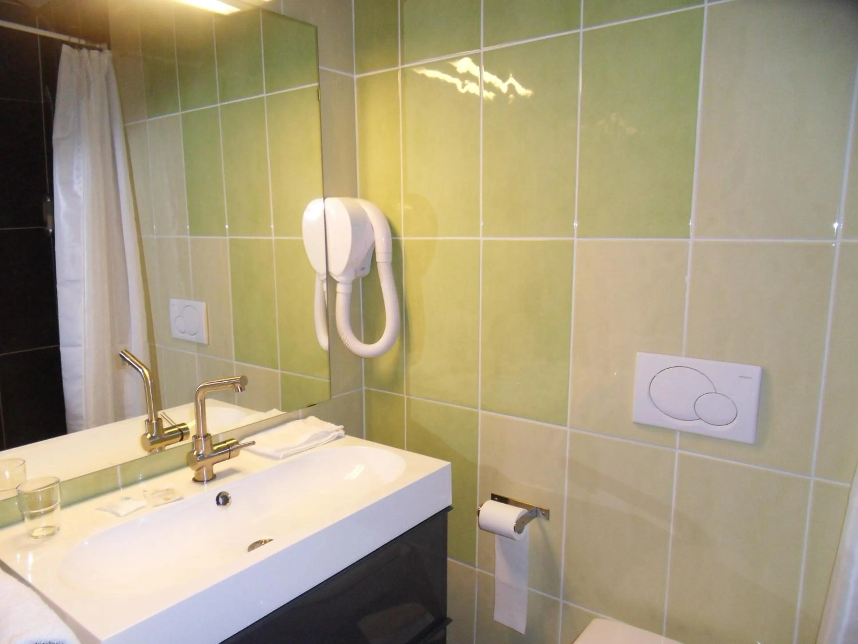 Bathroom in Savoy Hotel