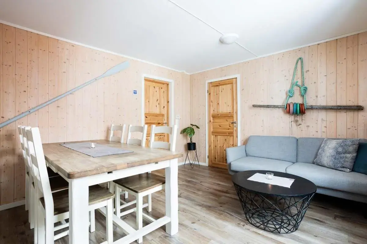 Three-Bedroom Apartment in Eliassen Rorbuer Three-Bedroom Apartment in Eliassen Rorbuer