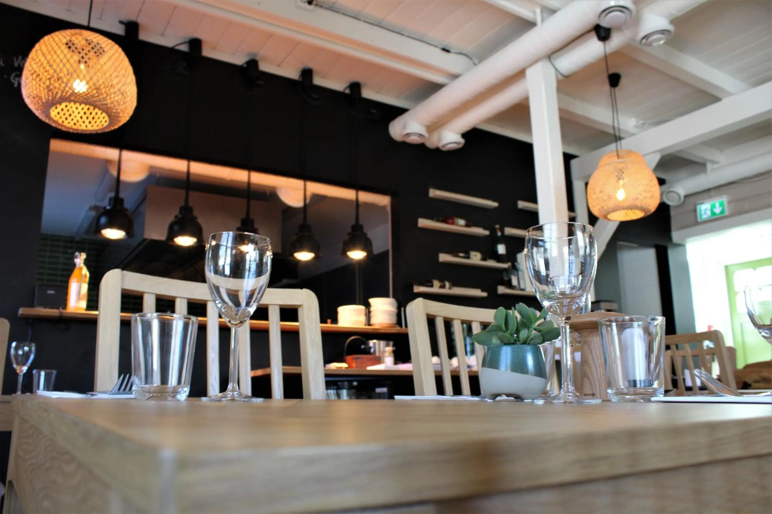 Restaurant/places to eat in Eliassen Rorbuer