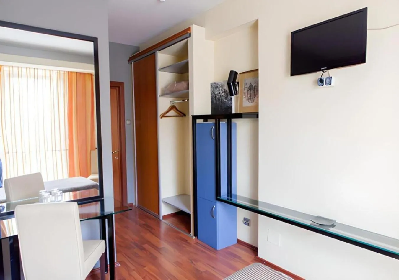 Bedroom in Tania-Frankfurt Hotel