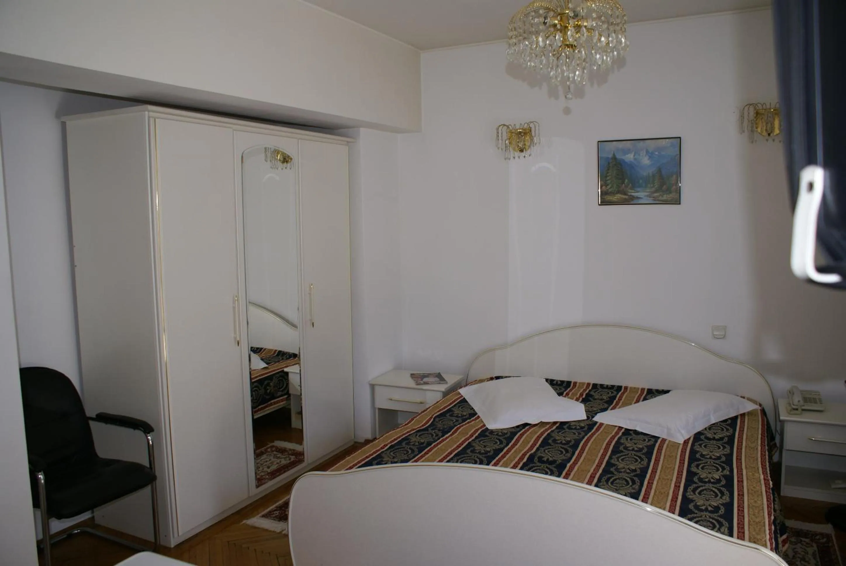 Bed in Pensiunea Helvetia